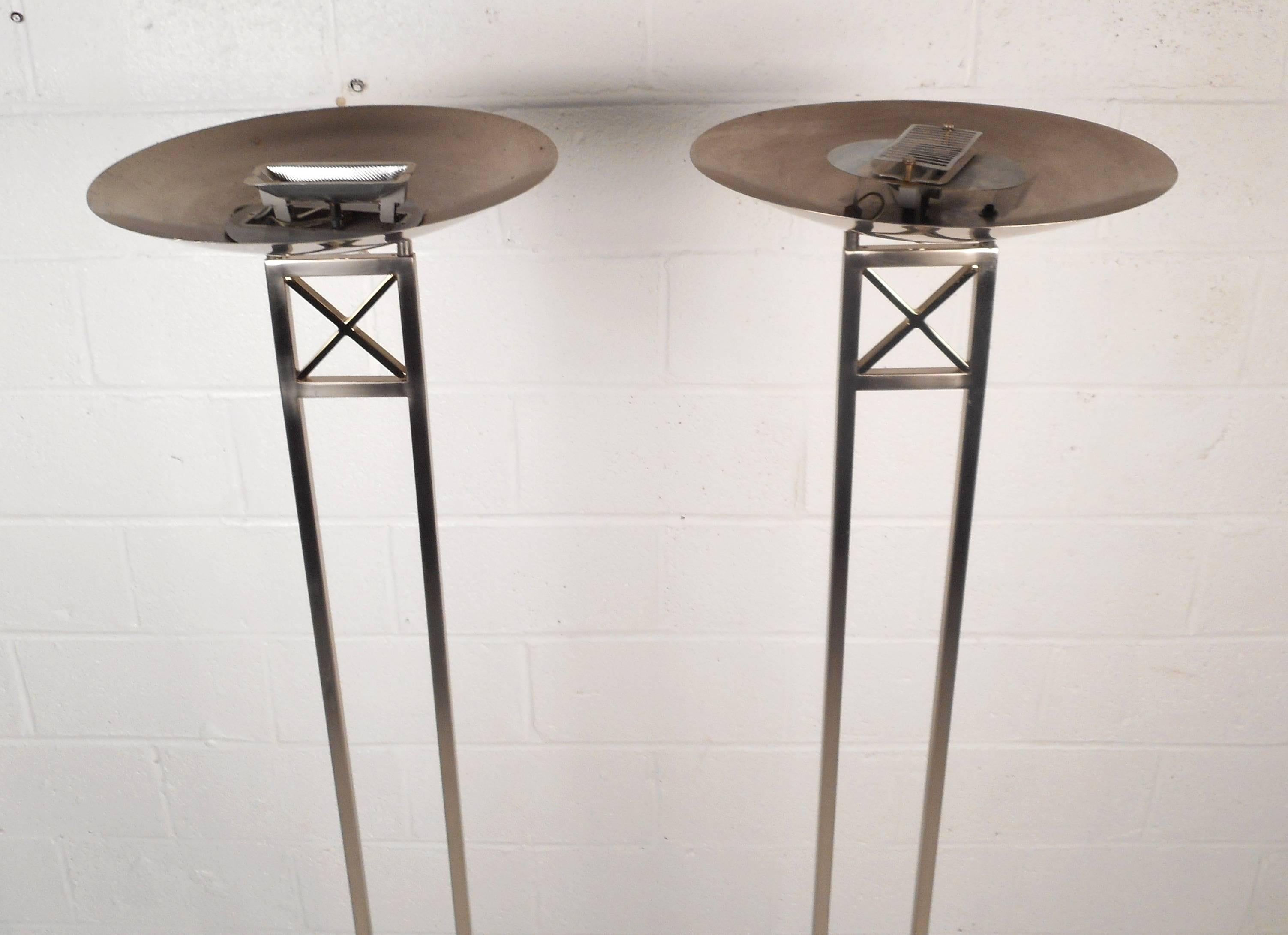 Moderne Chrom-Torchiere-Stehlampen aus der Jahrhundertmitte im Zustand „Gut“ im Angebot in Brooklyn, NY