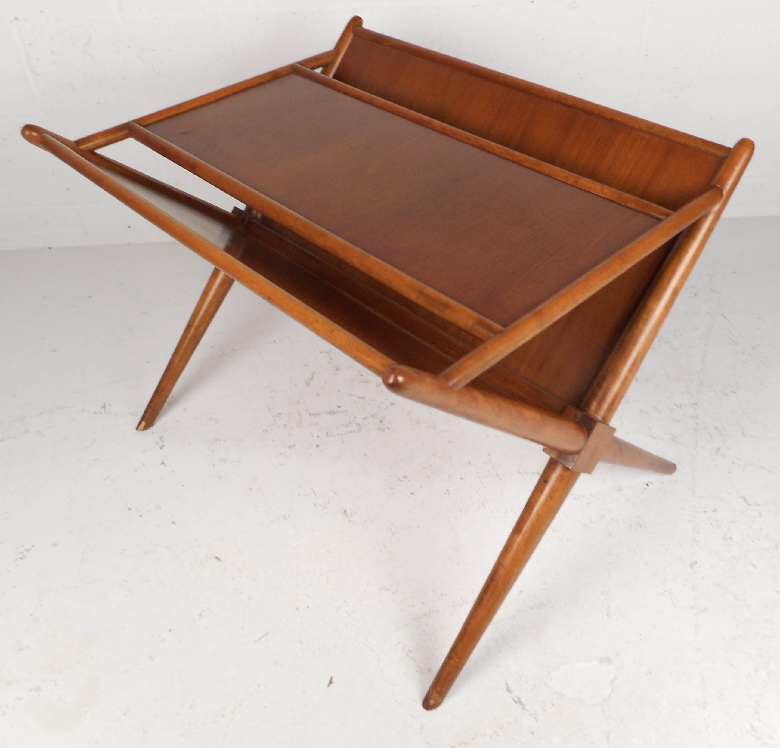 Mid-Century Modern Magazine Table by Robsjohn-Gibbings for Widdicomb In Good Condition In Brooklyn, NY