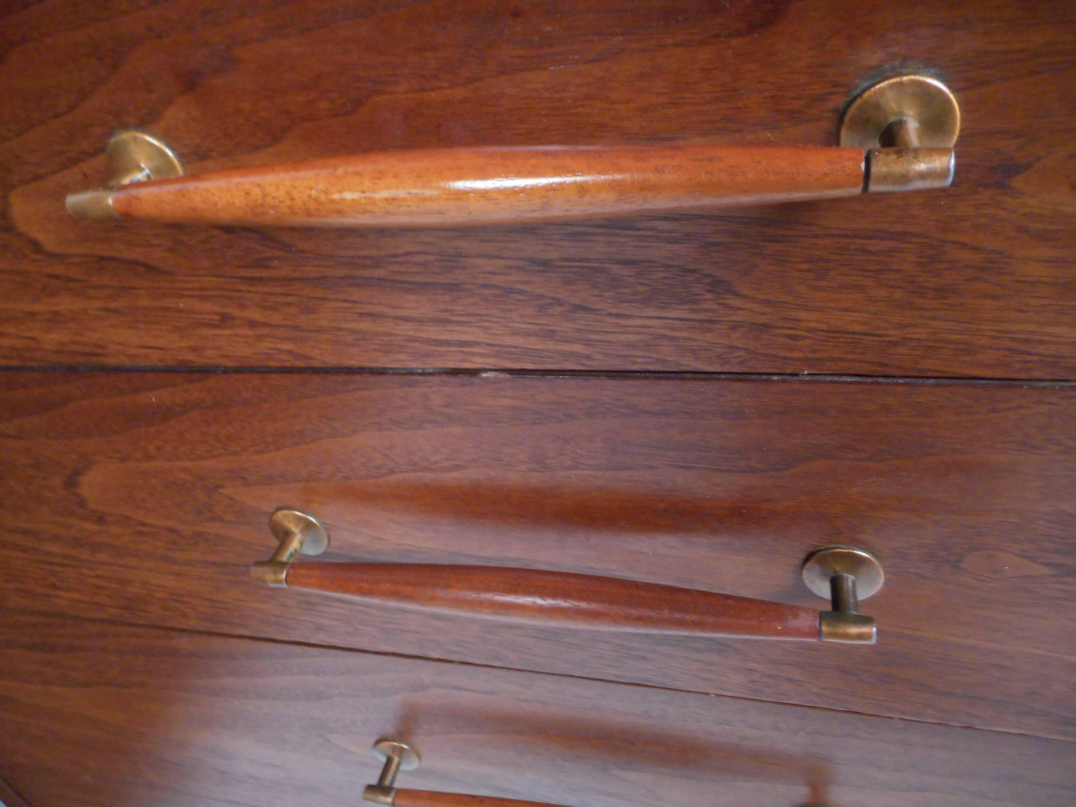 Late 20th Century Pair of Mid-Century Modern Chest of Drawers by Henredon