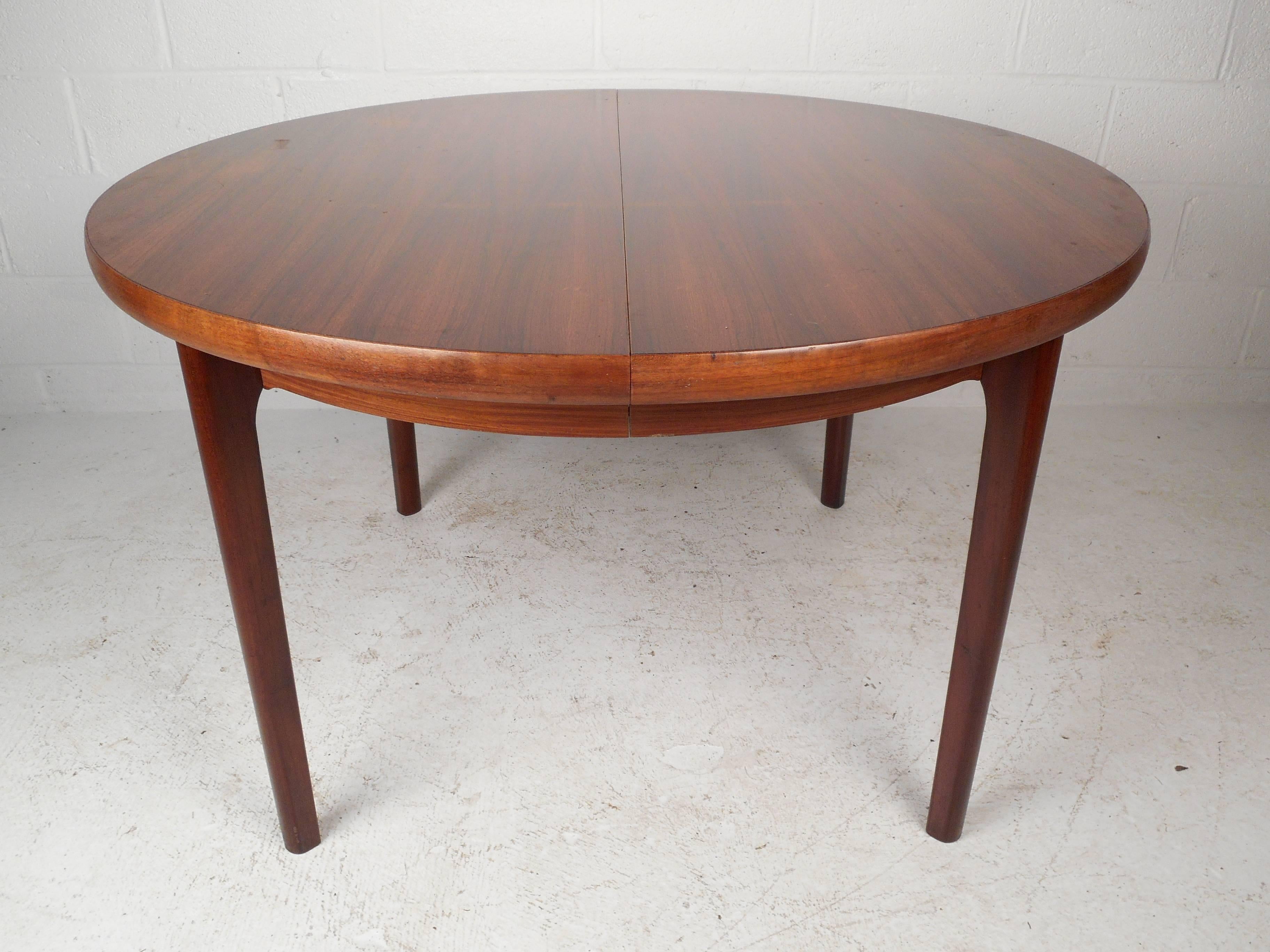 Late 20th Century Mid-Century Modern Rosewood Dining Table