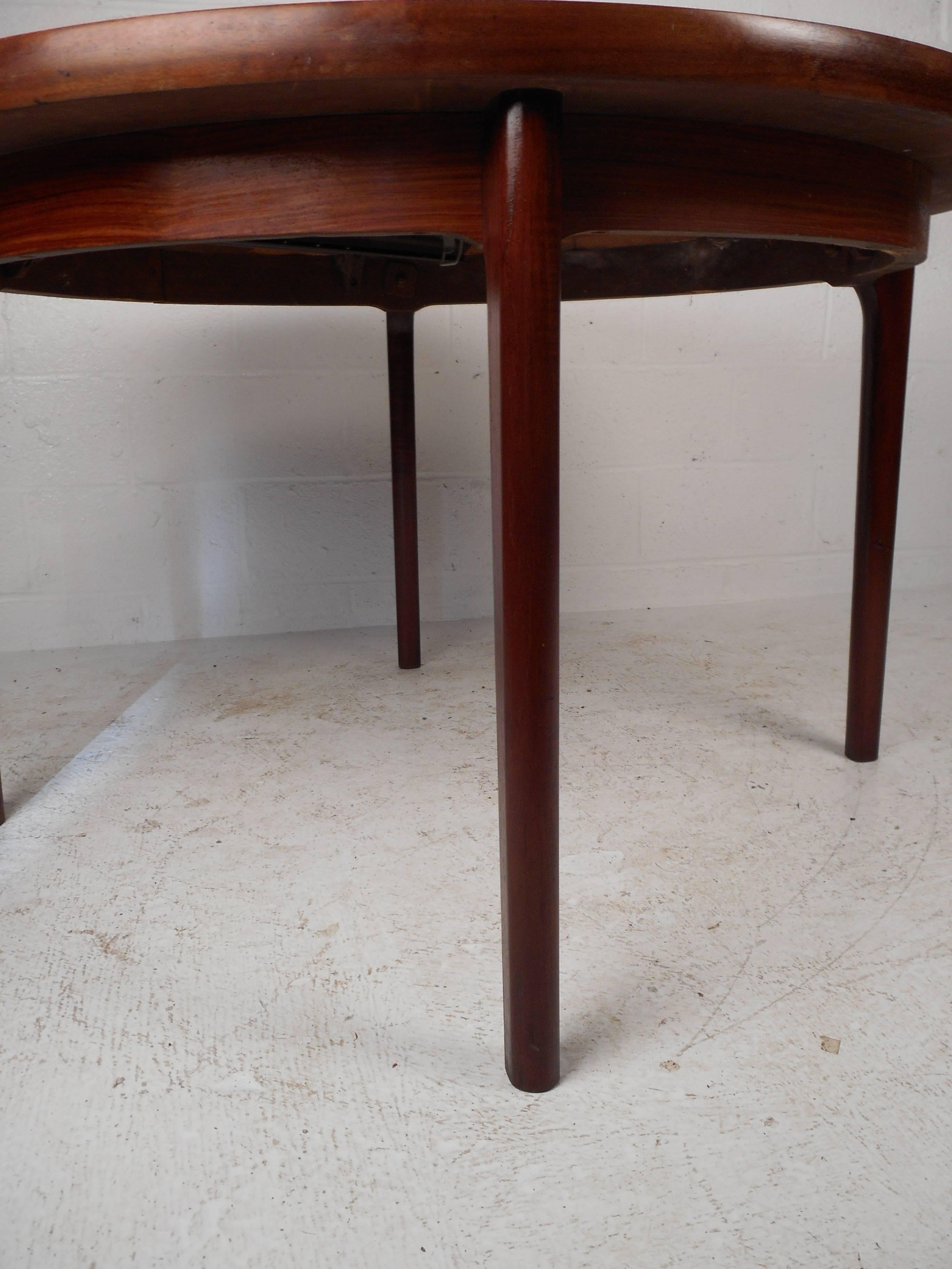 Mid-Century Modern Rosewood Dining Table 3
