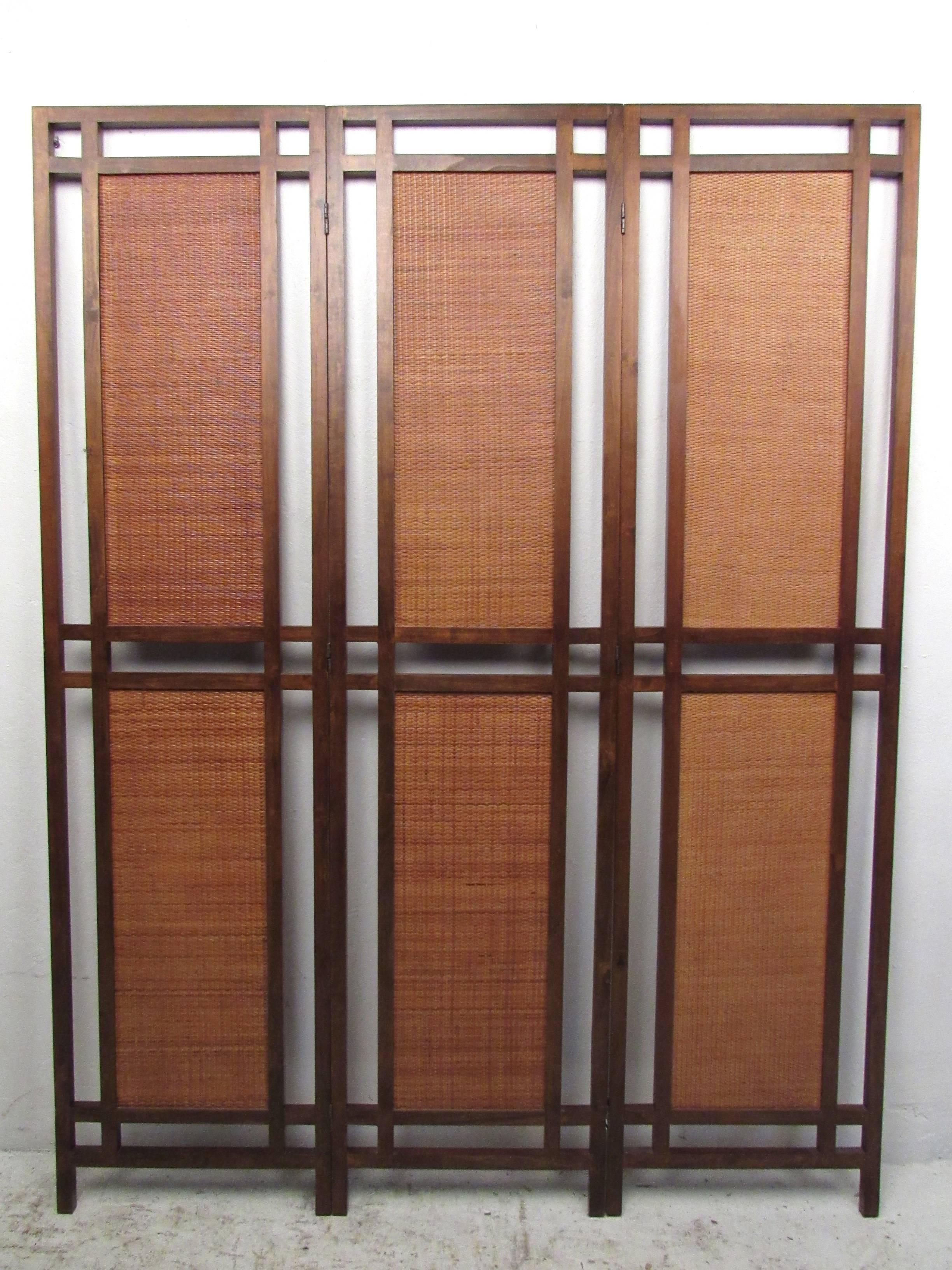 Nicely detailed Mid-Century Modern three-panel screen with rattan panels adds vintage style to home or business. Please confirm item location (NY or NJ). 