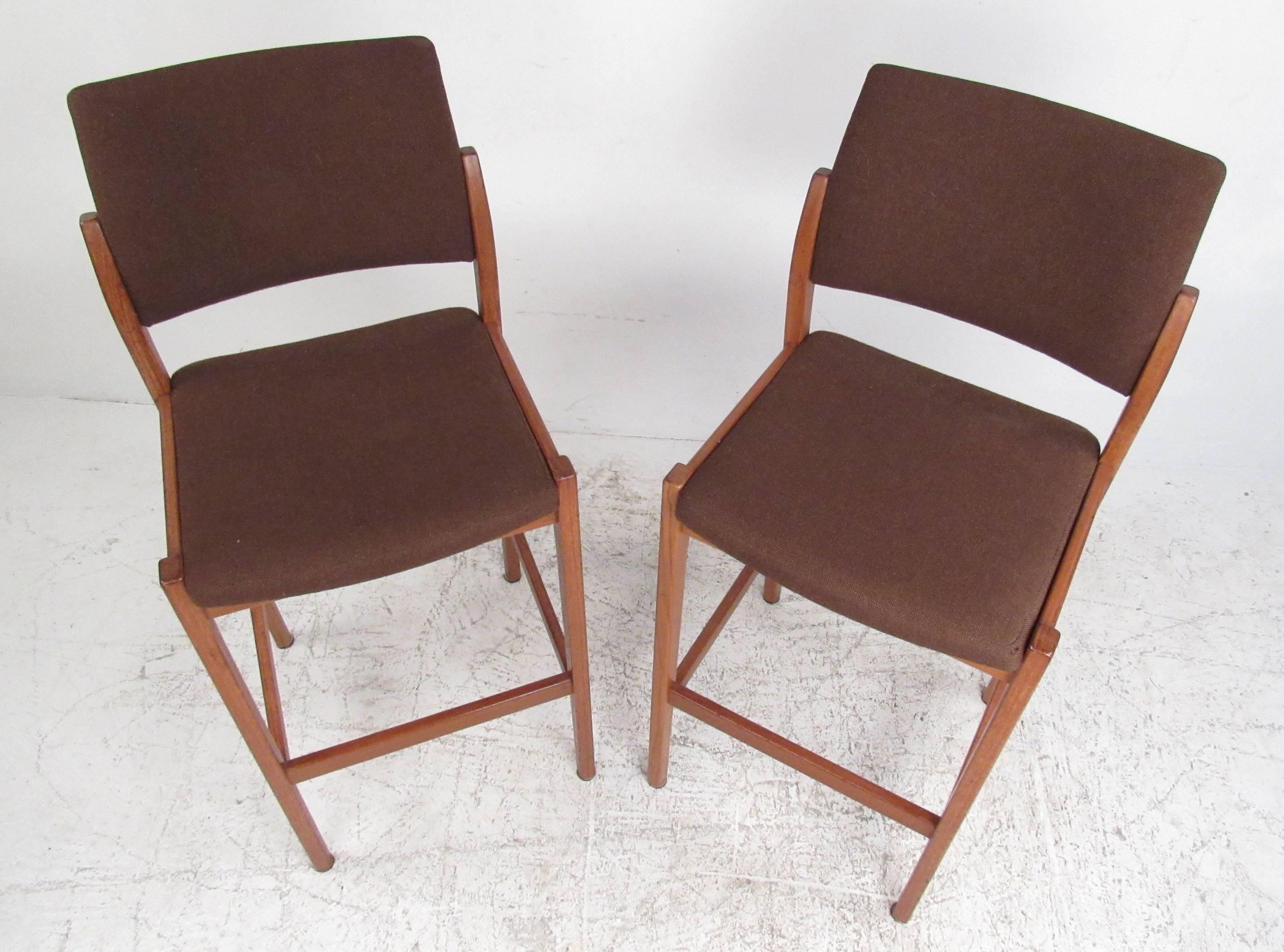 Paire de tabourets danois modernes en teck Bon état - En vente à Brooklyn, NY