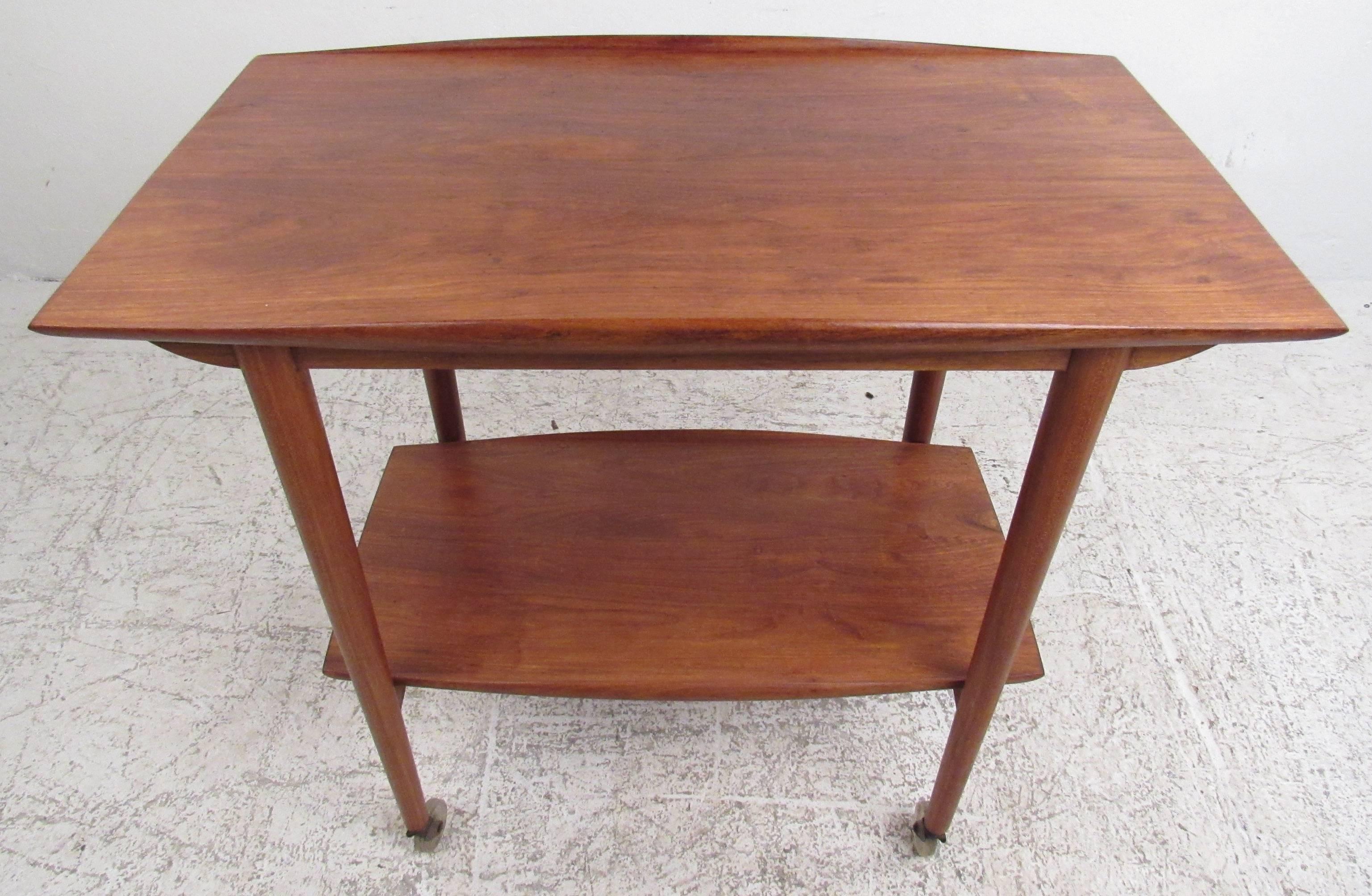 Turned edge serving/bar cart in teak.