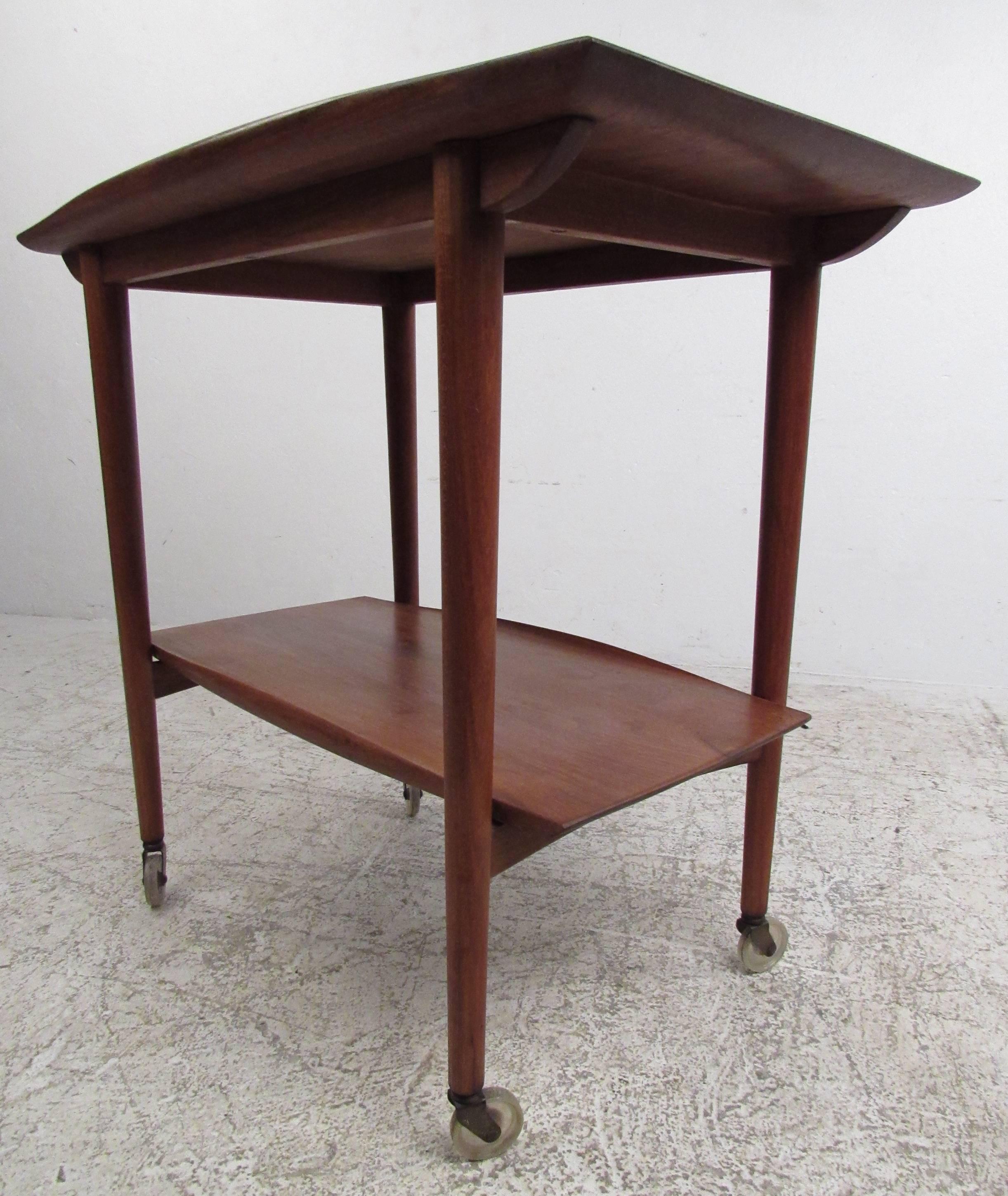 Vintage Teak Serving Cart In Good Condition In Brooklyn, NY