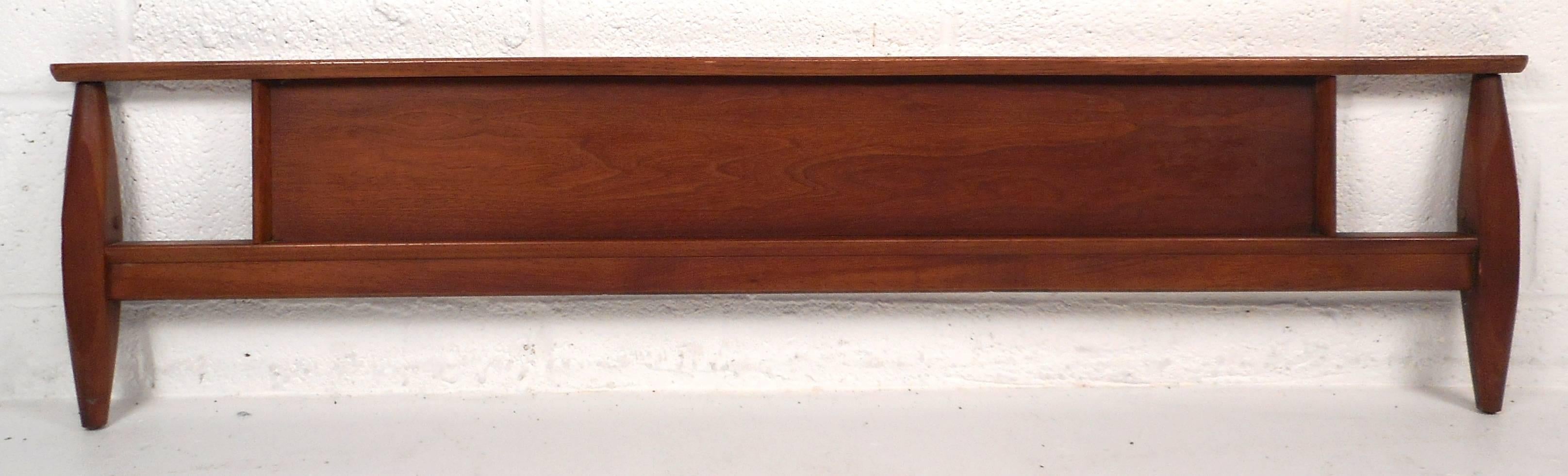 Mid-Century Modern Queen Size Bookshelf Headboard and Footboard In Good Condition In Brooklyn, NY