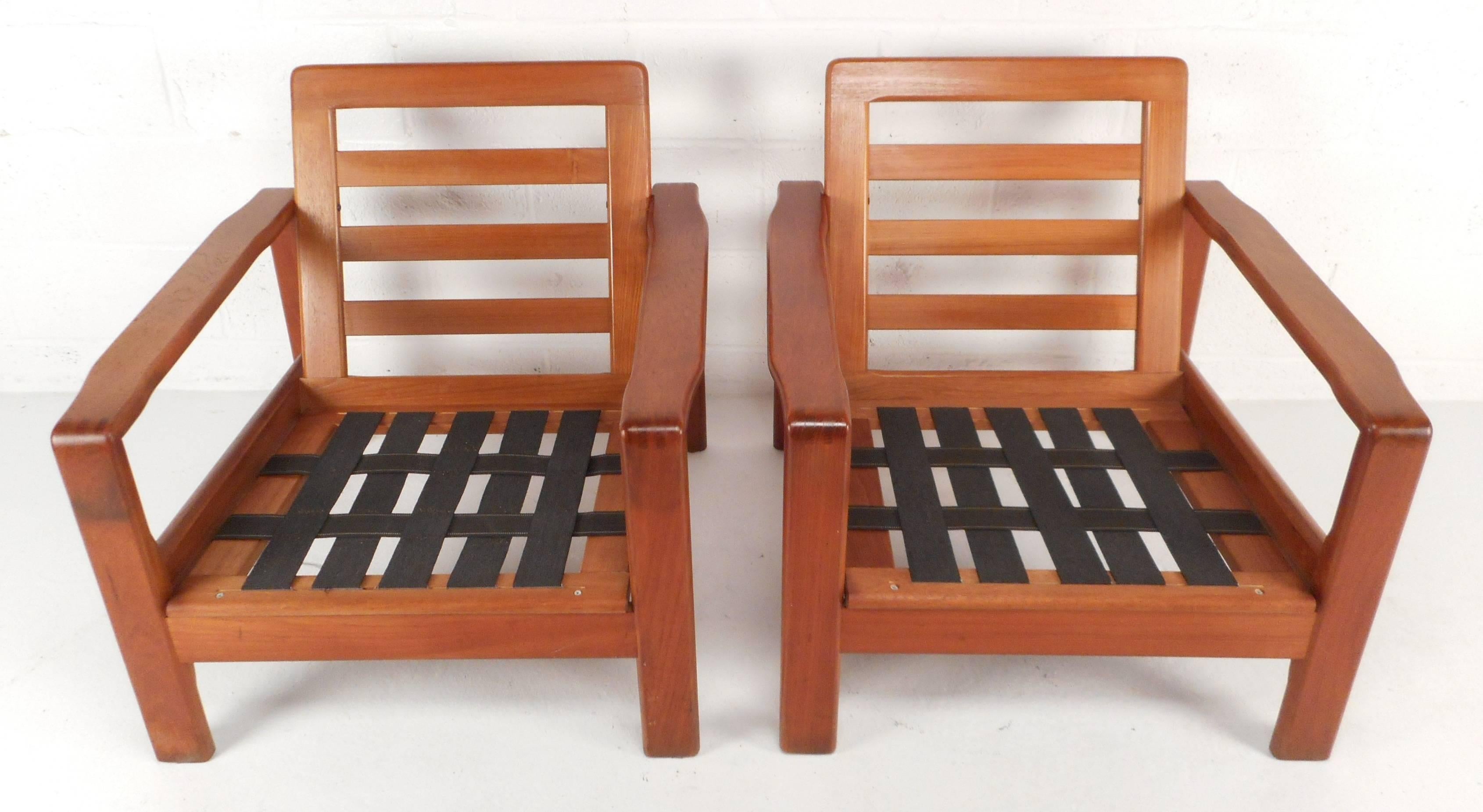 Mid-Century Modern Teak Lounge Chairs In Good Condition In Brooklyn, NY