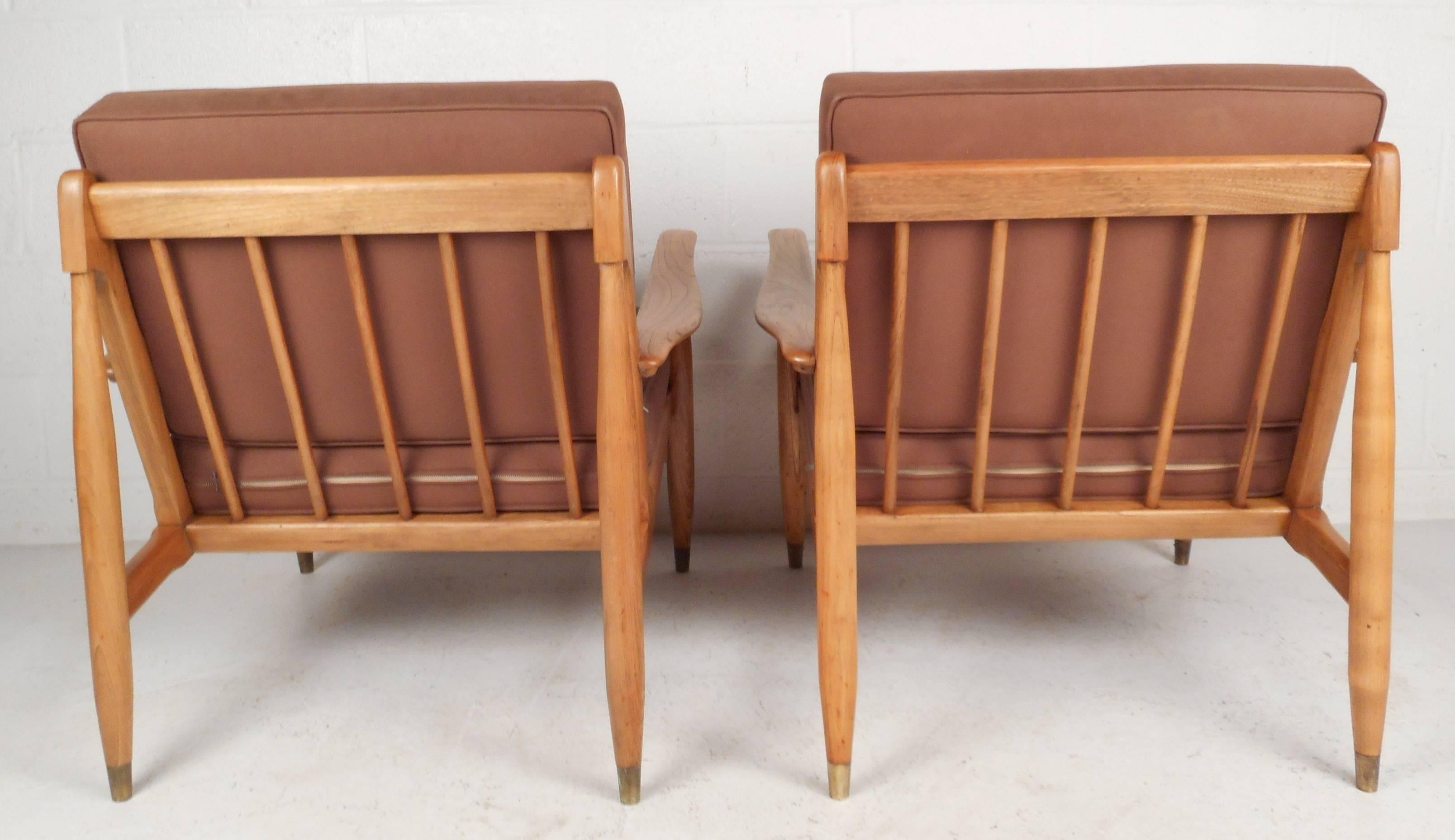 Mid-Century Modern Oak Lounge Chairs In Good Condition In Brooklyn, NY