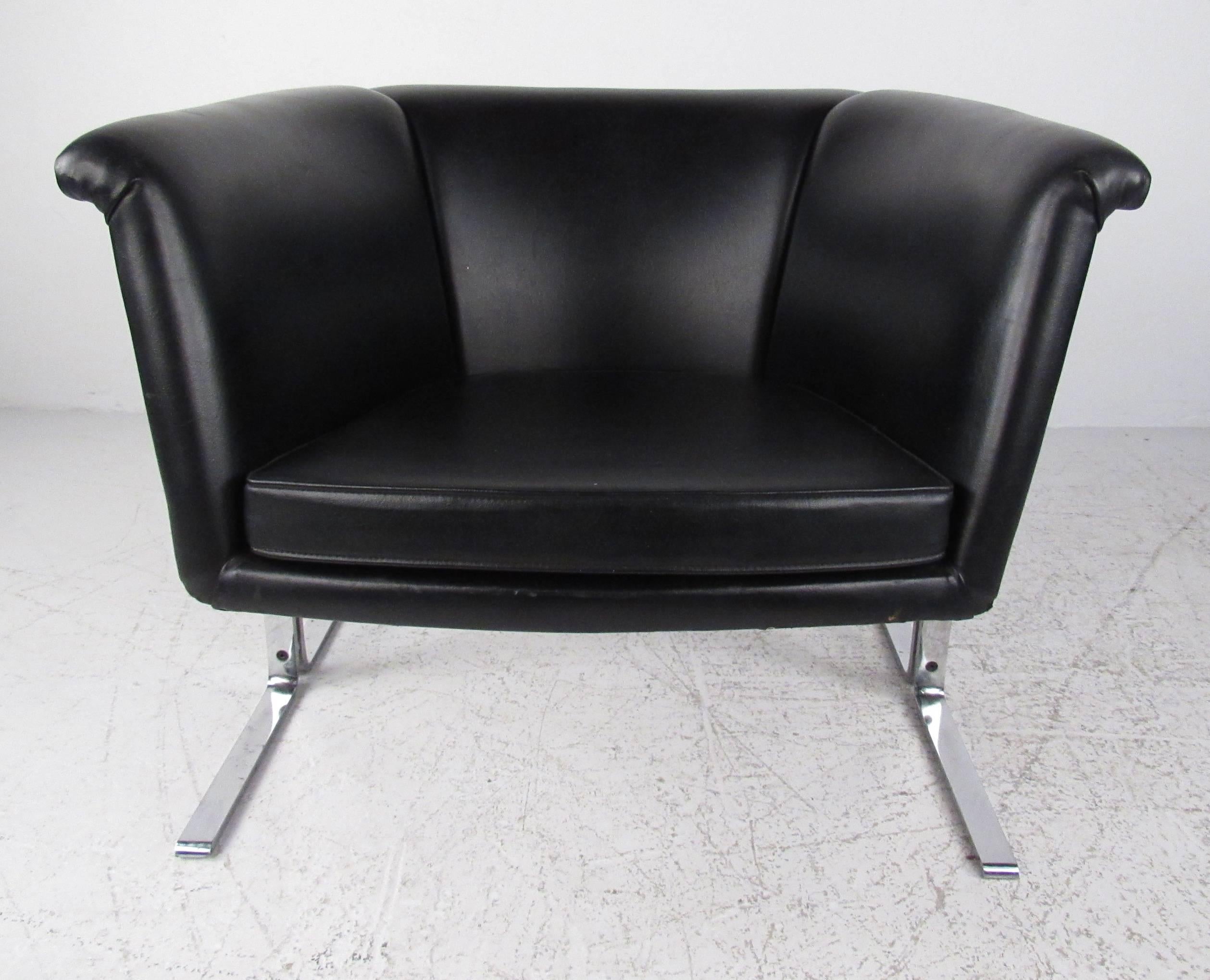 Unique Scandinavian modern vinyl lounge chair with flat steel base designed by Geoffrey Harcourt for Artiforte, circa 1963.  Please confirm item location (NY or NJ).
