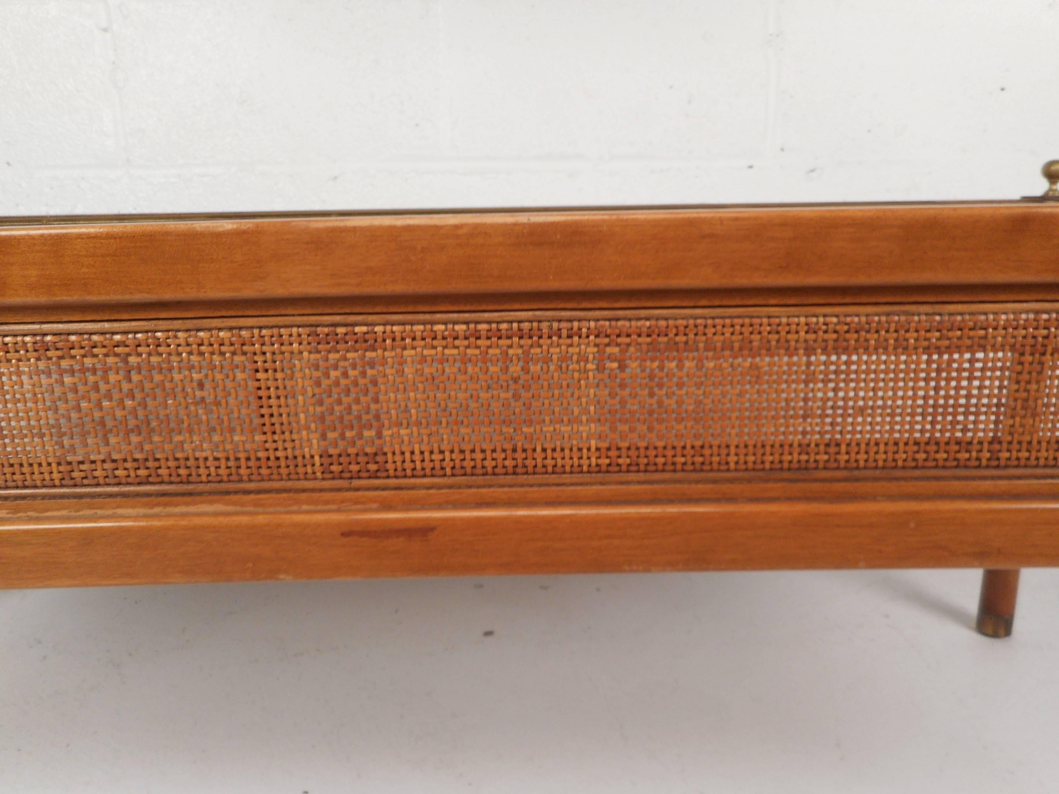 Mid-Century Modern Coffee Table by Charak Furniture Company In Good Condition In Brooklyn, NY