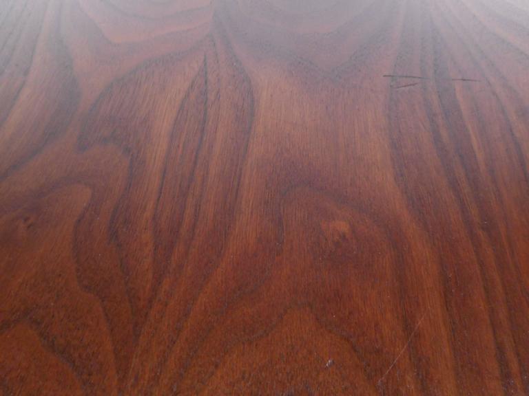 Mid-Century Modern Round End Table For Sale at 1stDibs