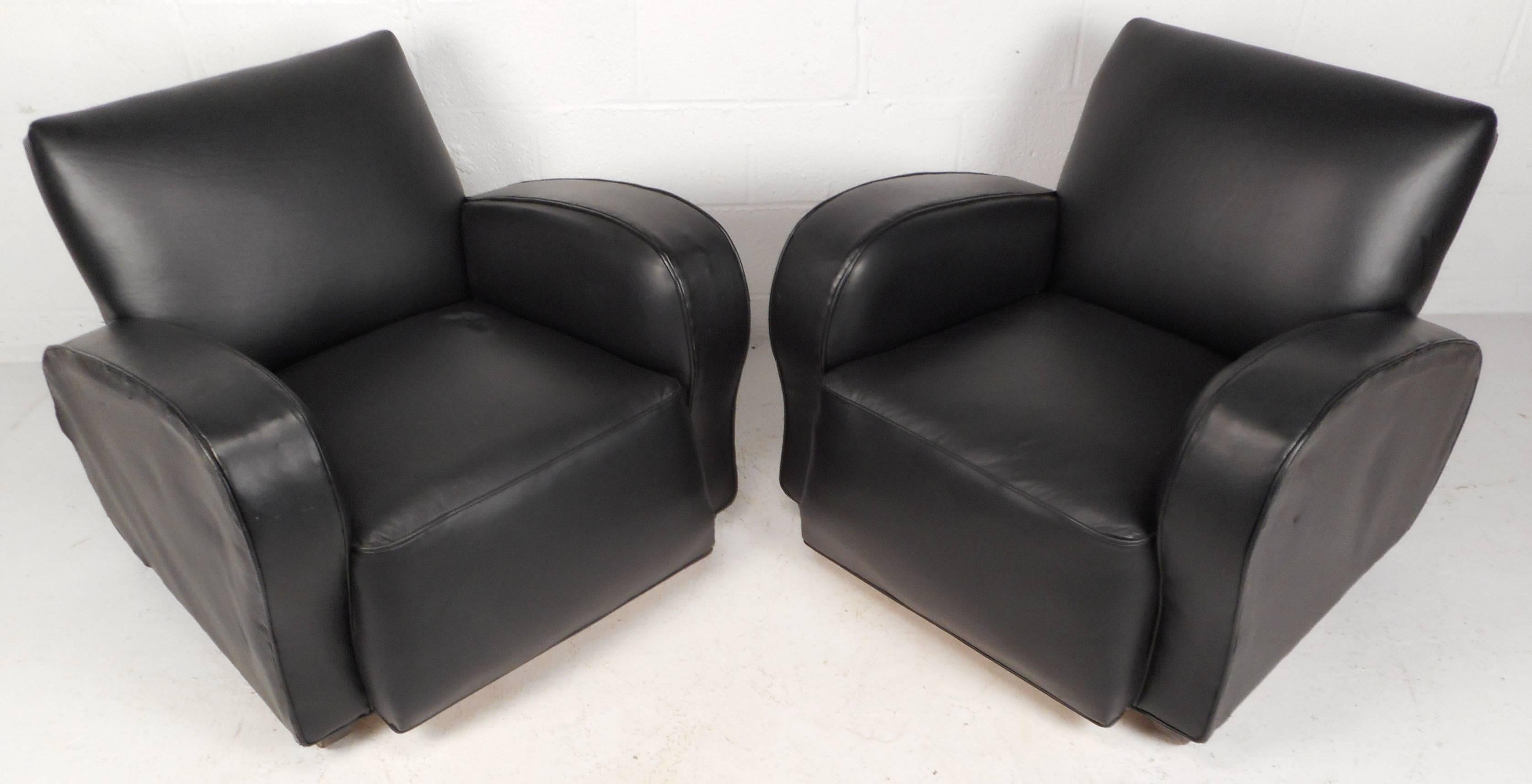 Pair of Contemporary Modern Vinyl Lounge Chairs In Good Condition In Brooklyn, NY