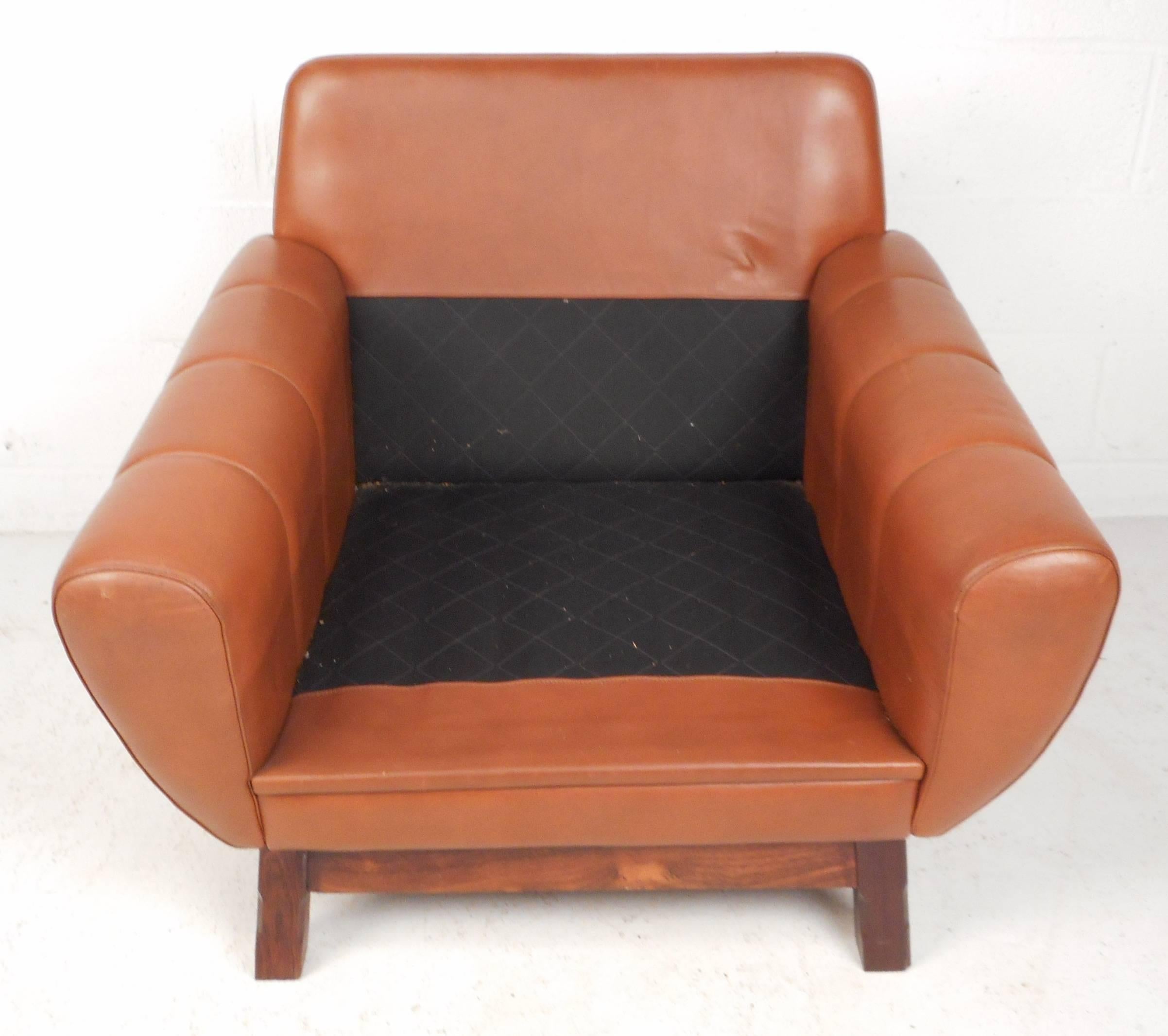 mid century leather lounge chair