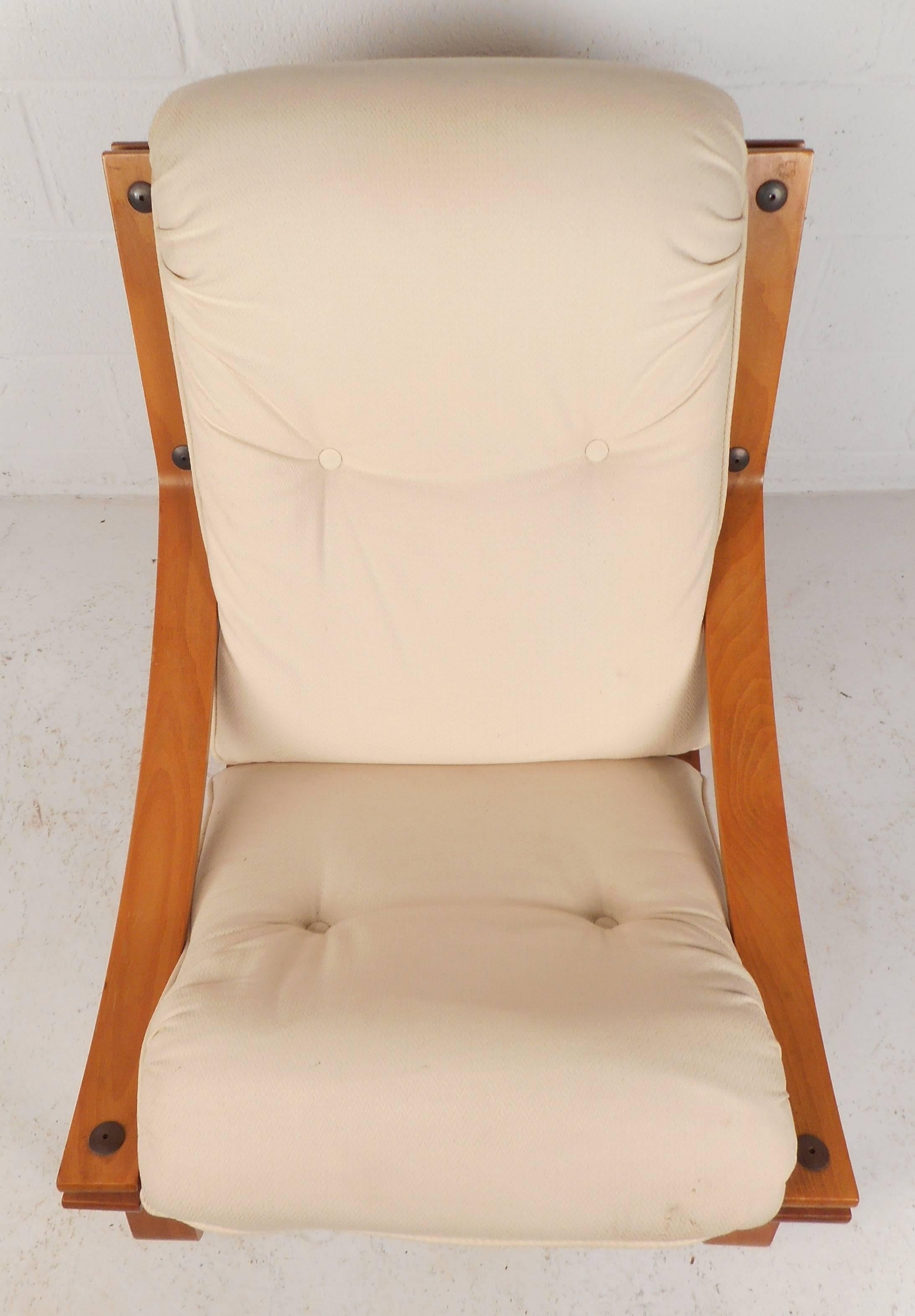 Stunning Mid-Century Modern Norwegian Rocking Chair by Westnofa In Good Condition In Brooklyn, NY