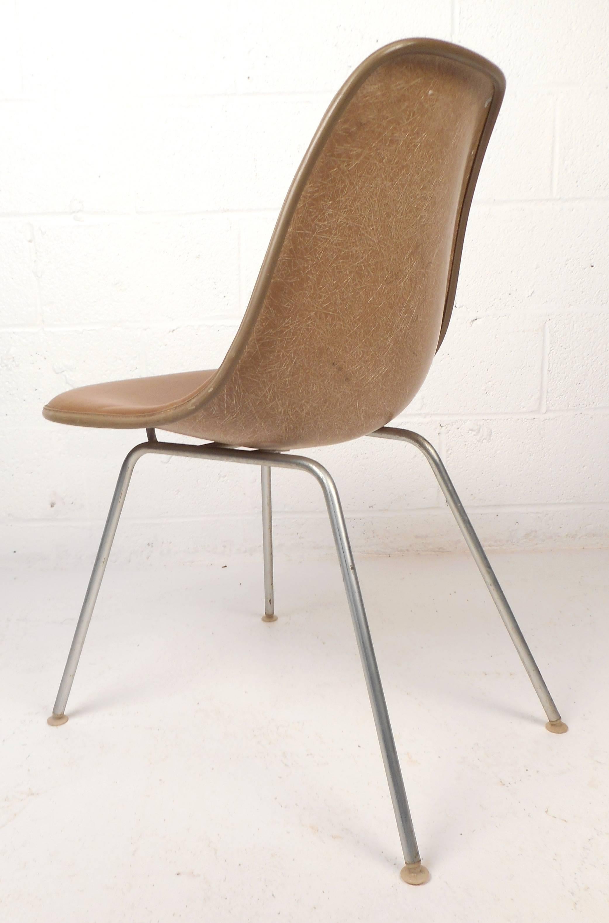 Mid-20th Century Set of Mid-Century Modern Fiberglass Shell Chairs by Herman Miller