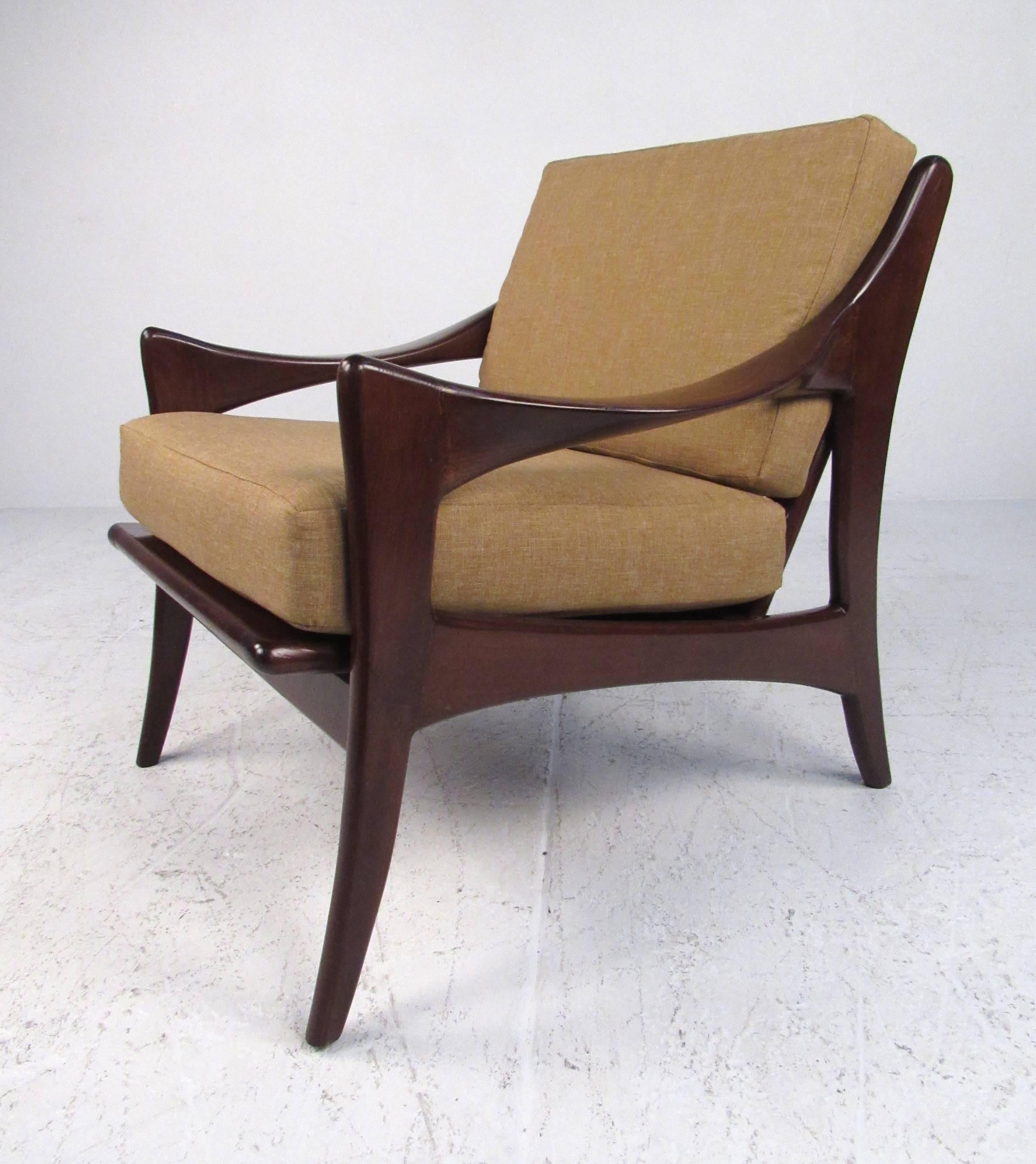 Mid-20th Century Pair Mid-Century Lounge Chairs With Slat Backs