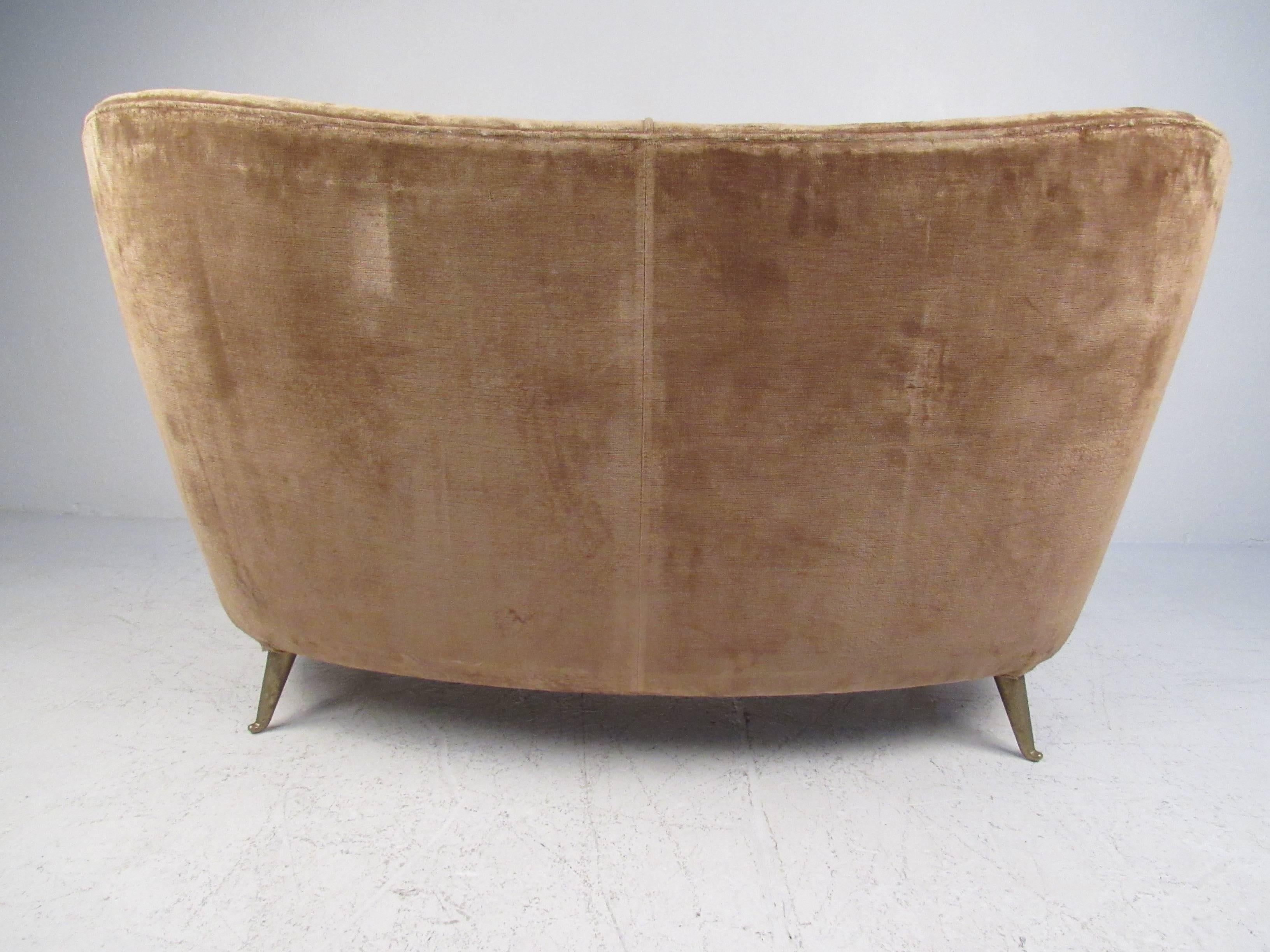 Sofa Attributed to Gio Ponti In Good Condition In Brooklyn, NY