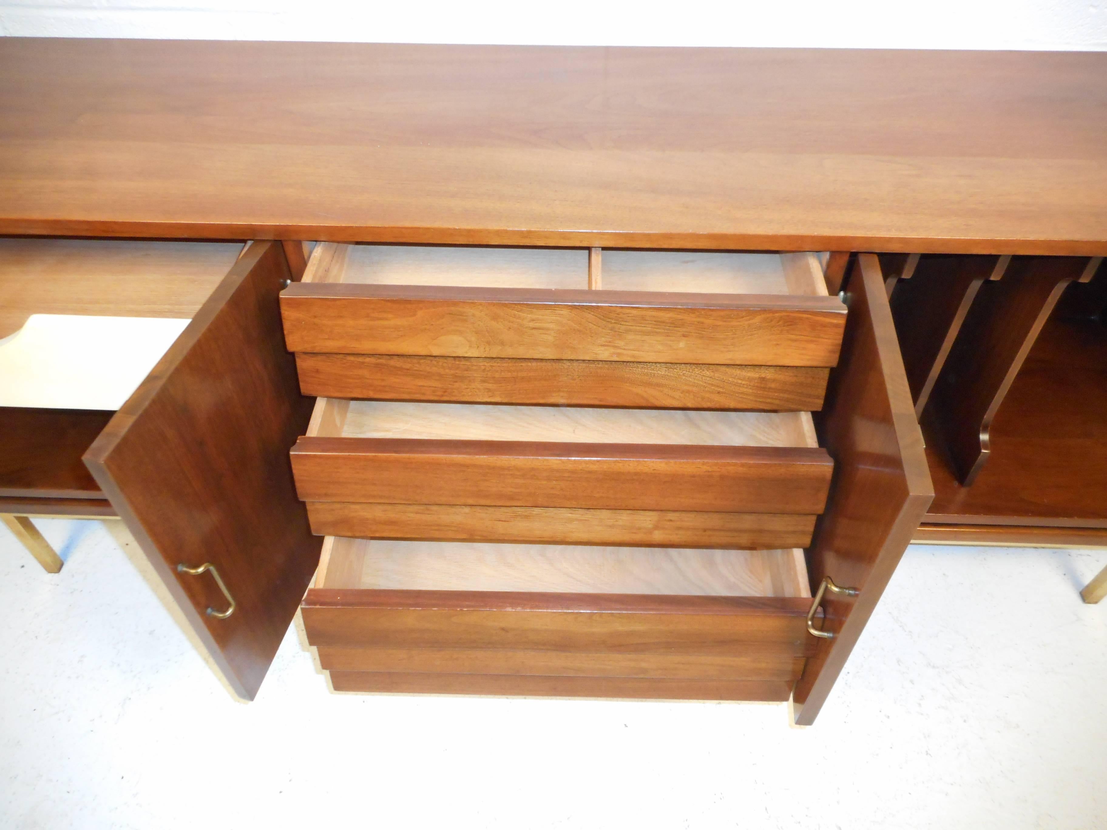 Walnut Credenza by American of Martinsville with a Louvered Front In Good Condition For Sale In Brooklyn, NY