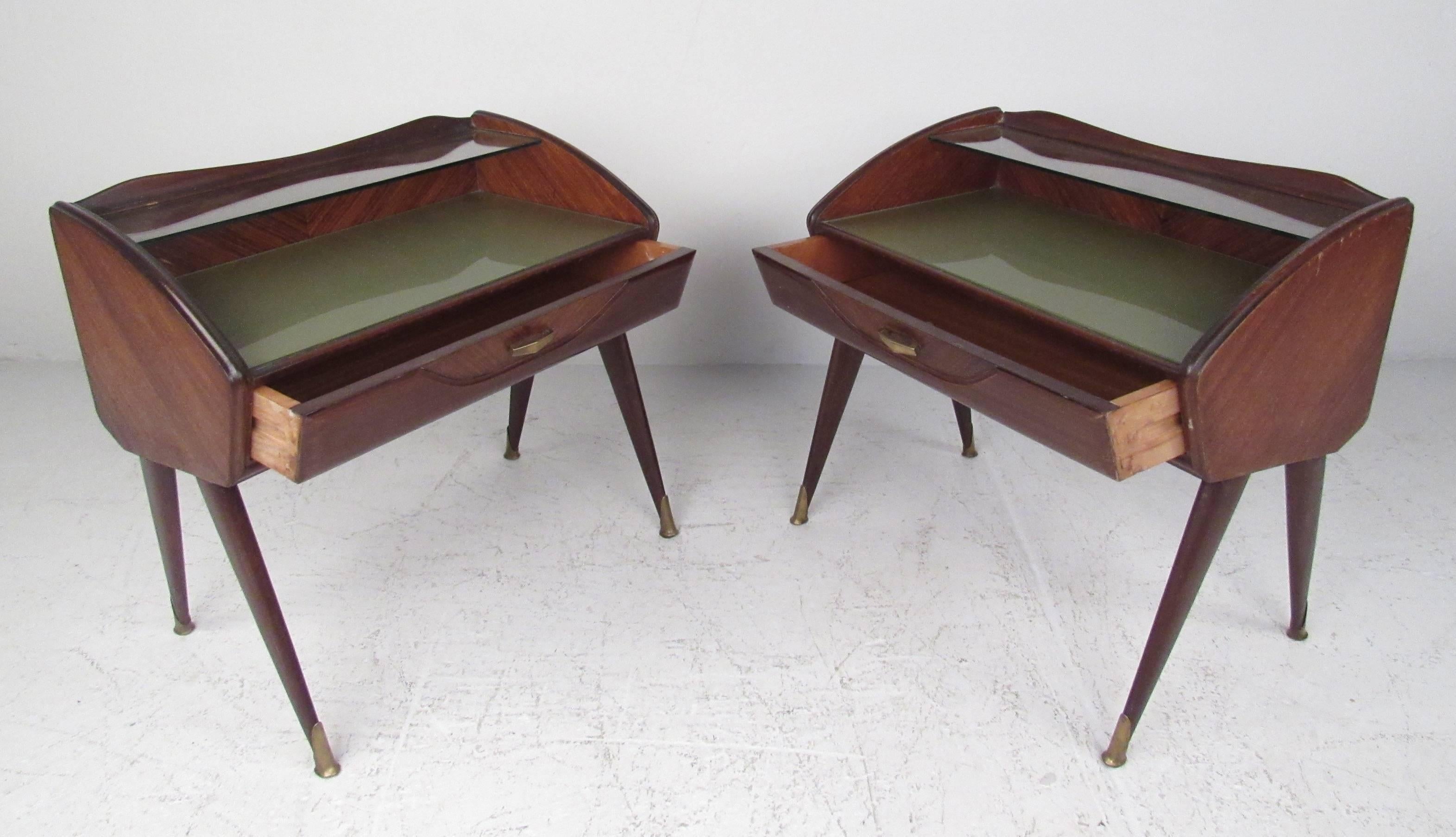 Pair of Mid-Century Modern Italian Nightstands in the Style of Paolo Buffa In Fair Condition In Brooklyn, NY