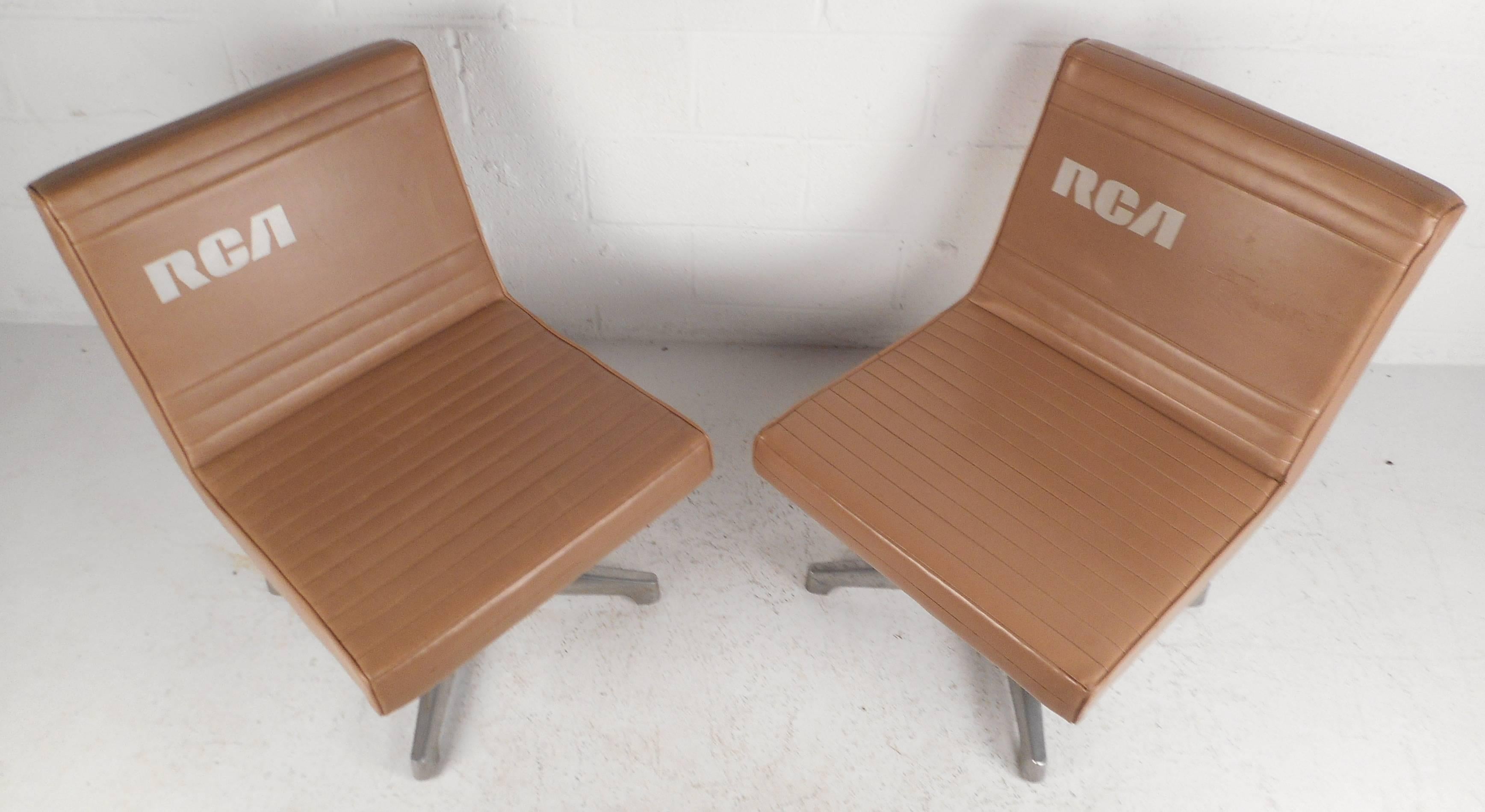Pair of Mid-Century Modern Vinyl Slipper Chairs In Good Condition In Brooklyn, NY
