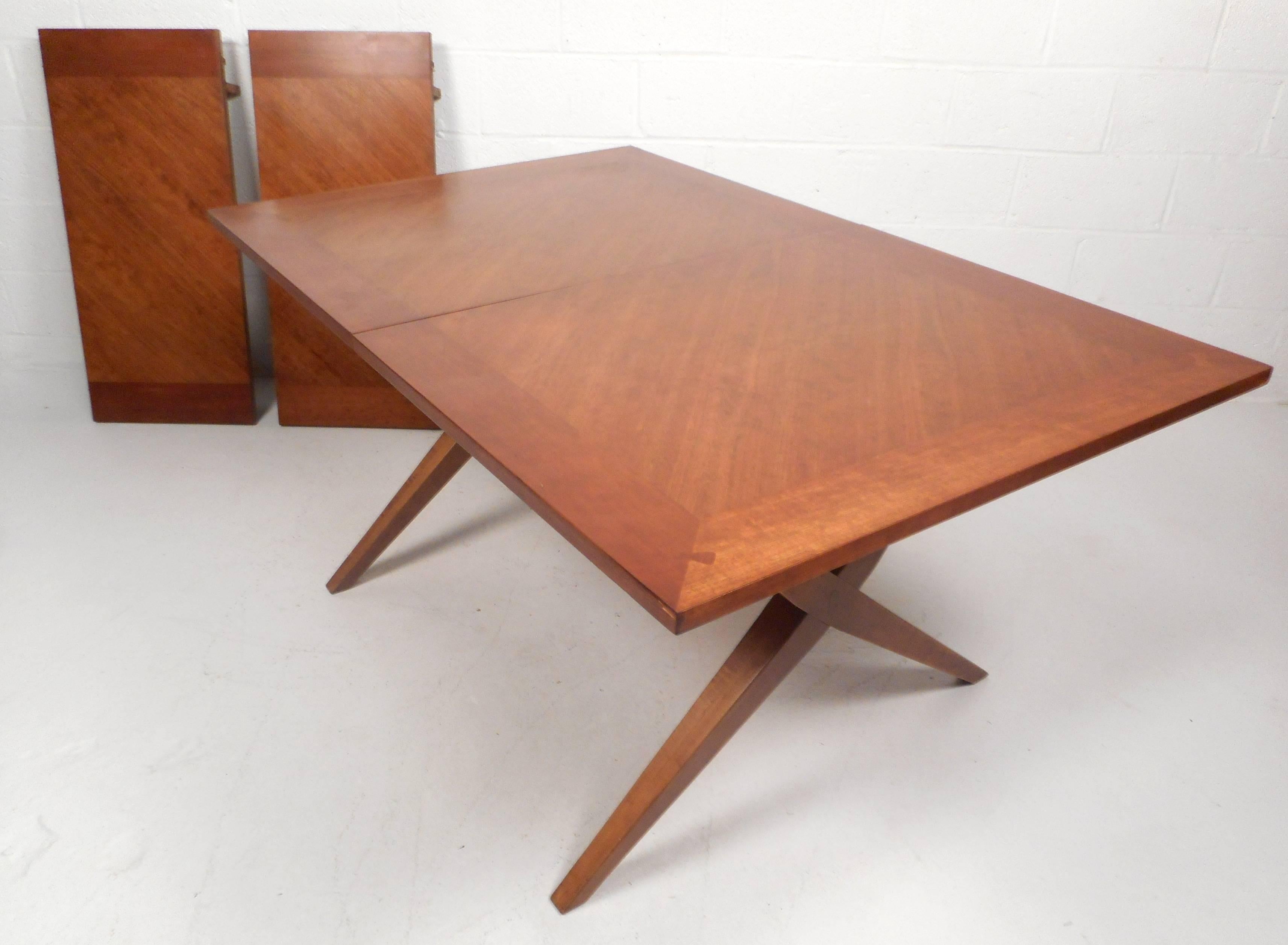 Mid-Century Modern Dining Set by Heritage-Henredon  In Good Condition In Brooklyn, NY