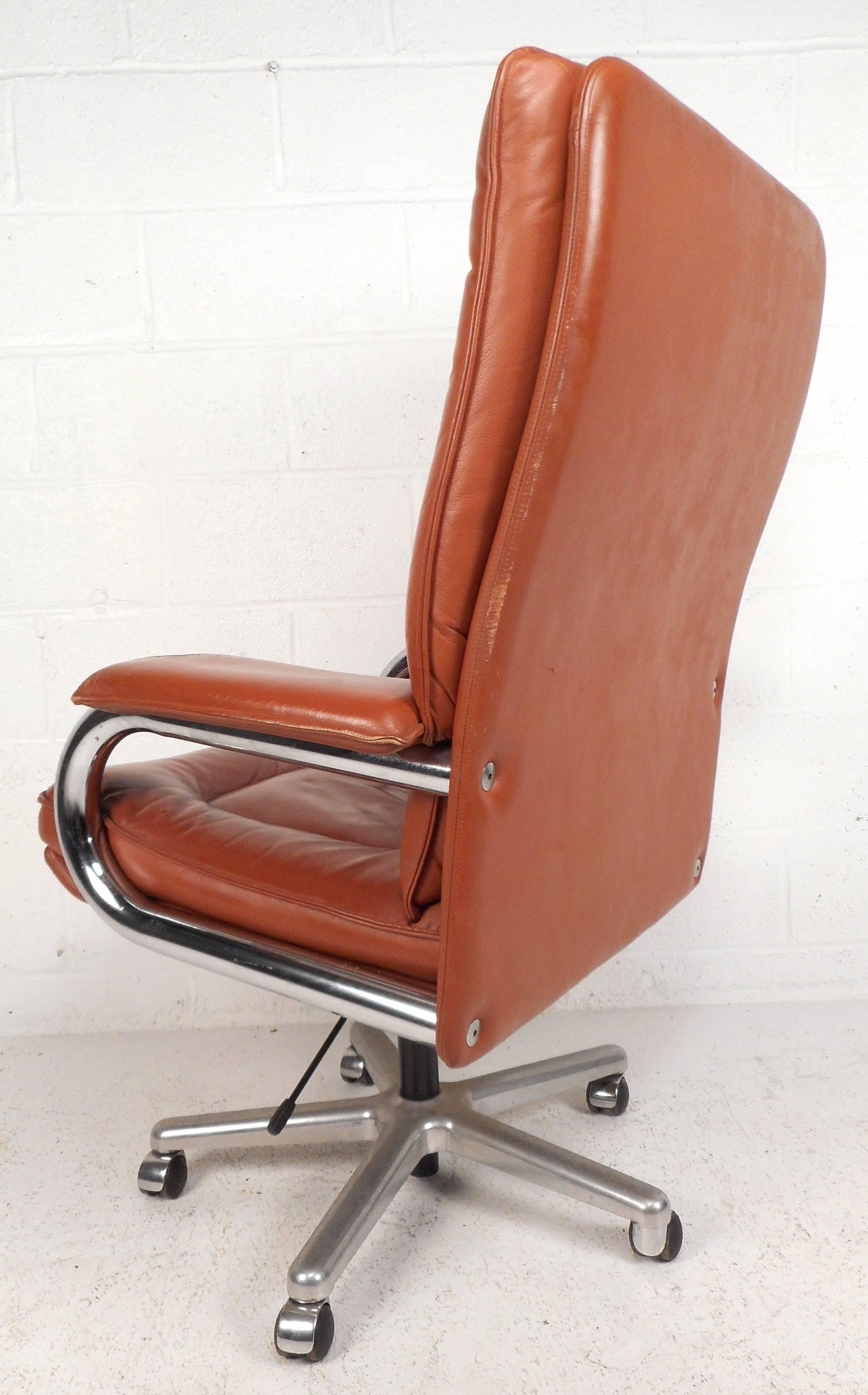 Italian Large Mid-Century Modern Guido Faleschini Desk Chair by Mariani for Pace