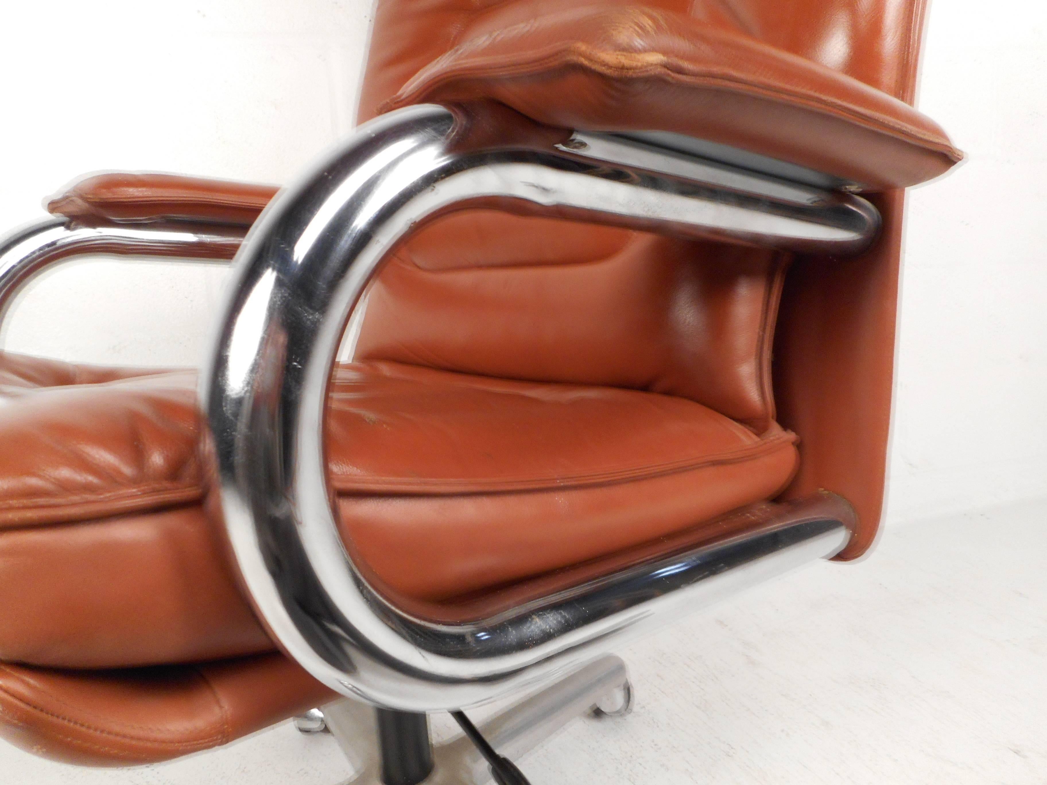 Leather Large Mid-Century Modern Guido Faleschini Desk Chair by Mariani for Pace