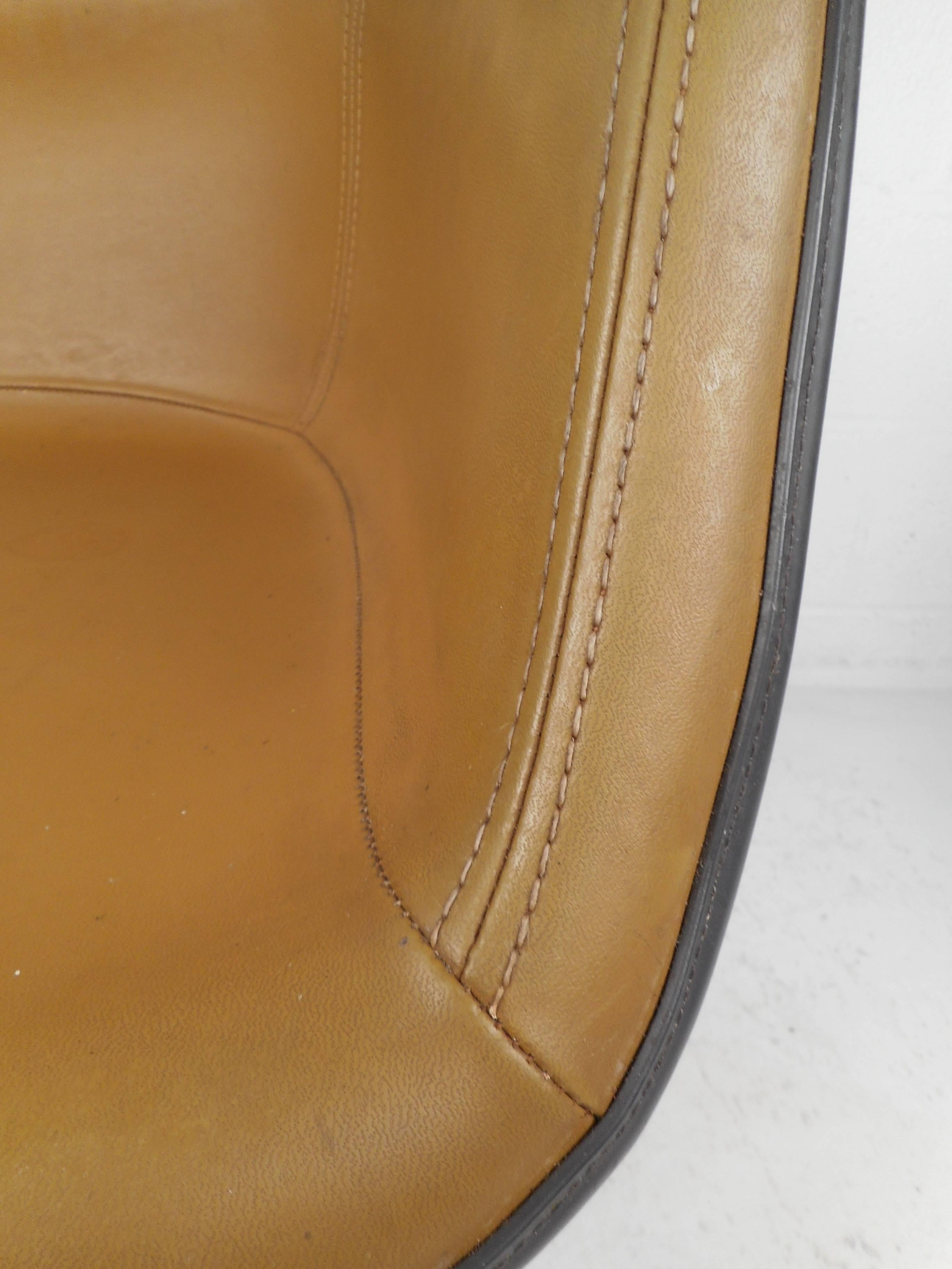 Late 20th Century Mid-Century Modern Herman Miller Shell Desk Chair