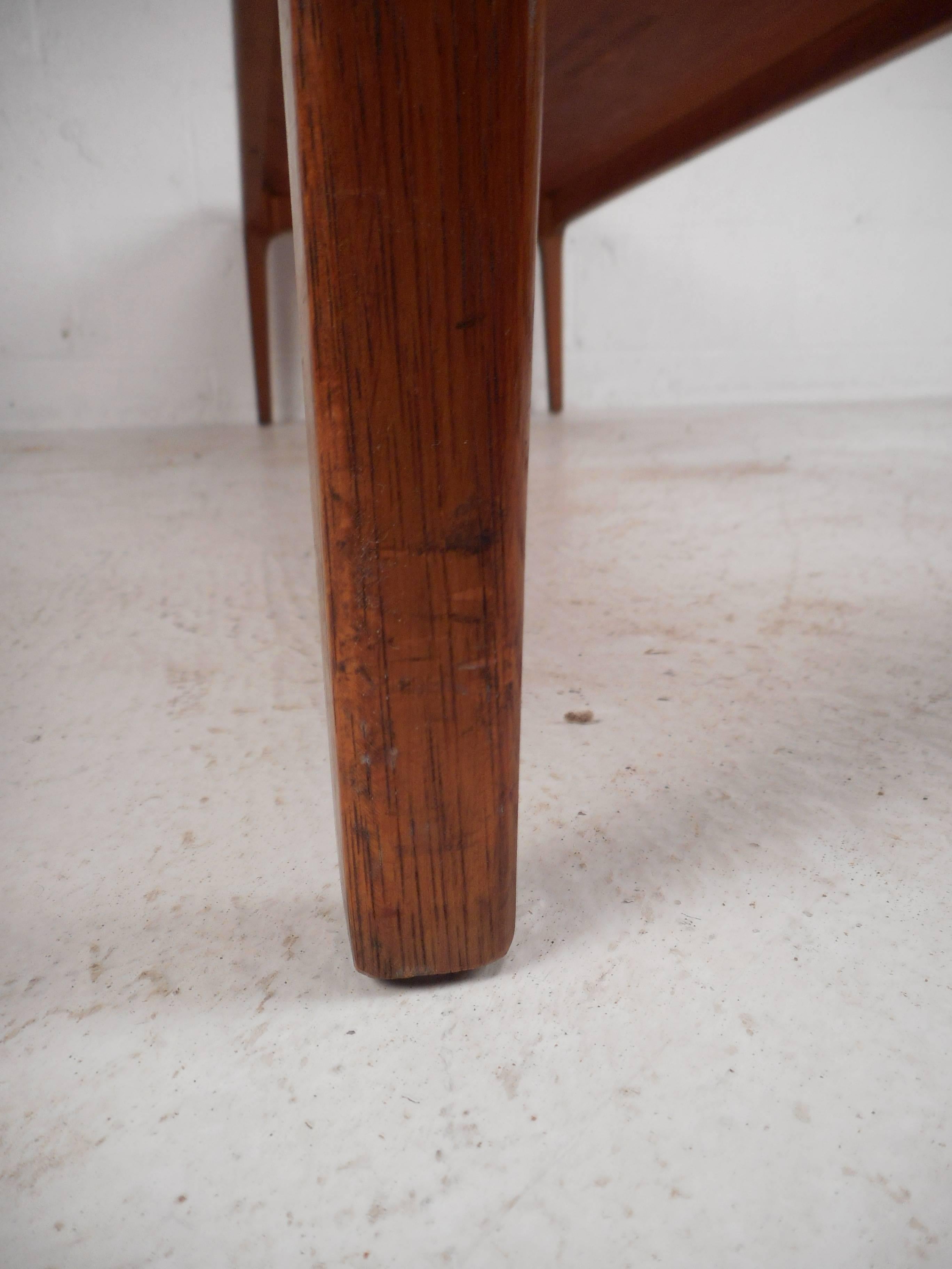 Vintage Walnut Coffee Table by Lane In Good Condition In Brooklyn, NY