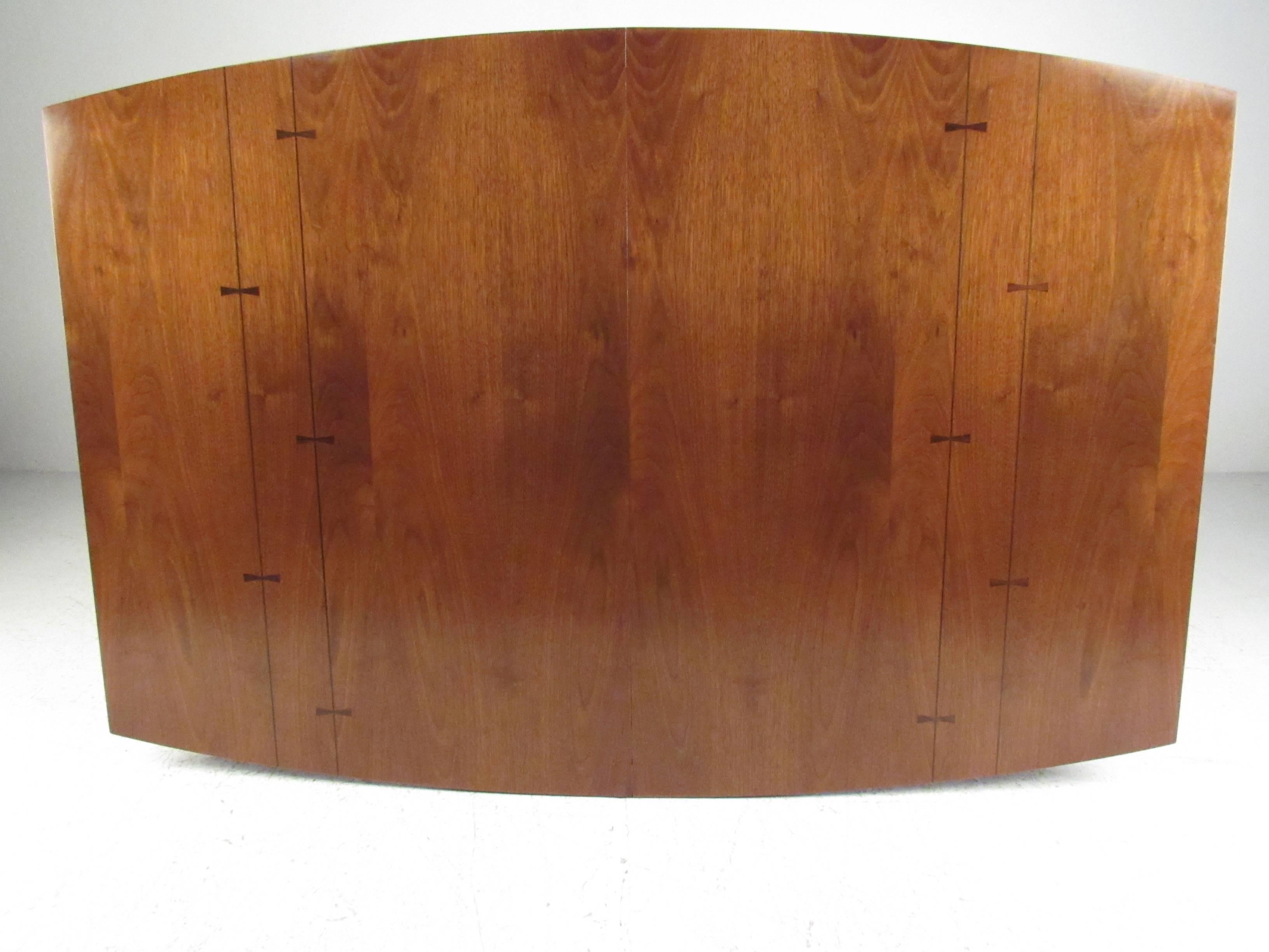 American Mid-Century Modern Dining Table and Chairs by Lane For Sale