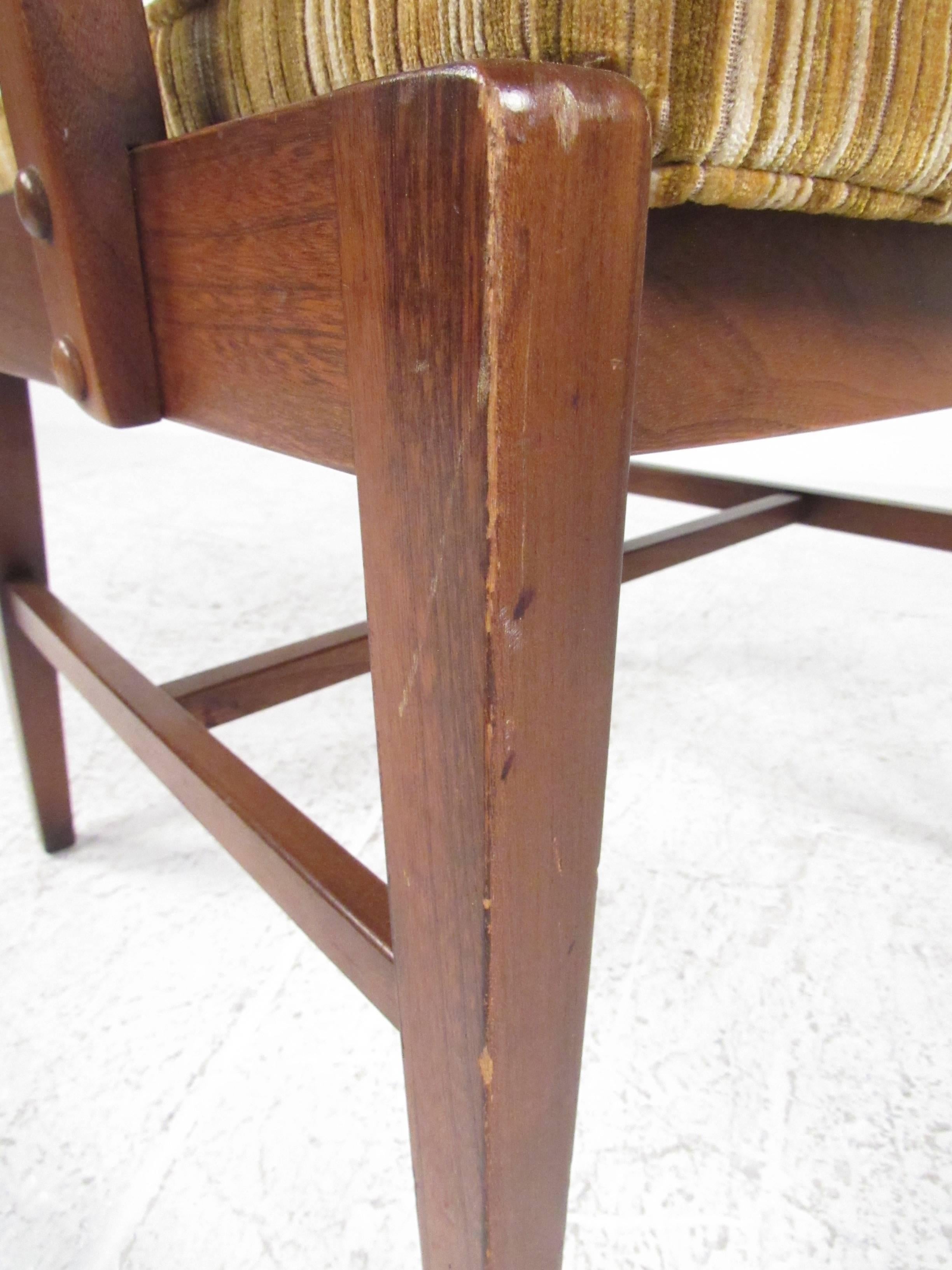 Mid-Century Modern Dining Table and Chairs by Lane In Good Condition For Sale In Brooklyn, NY