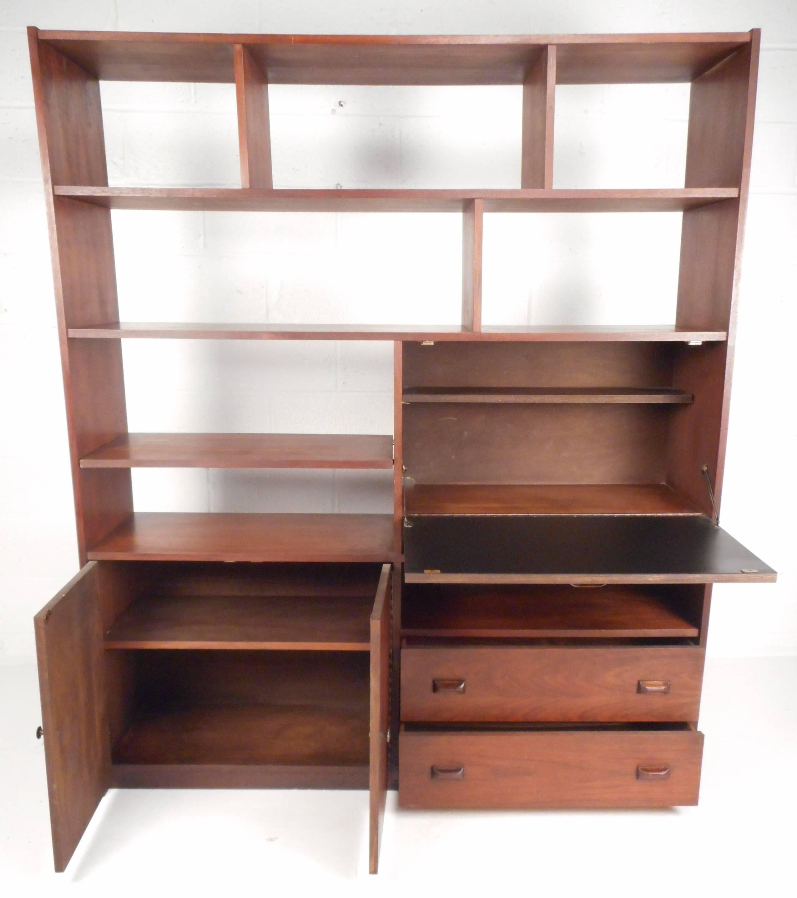 Large Mid-Century Modern Walnut Book Case In Good Condition In Brooklyn, NY