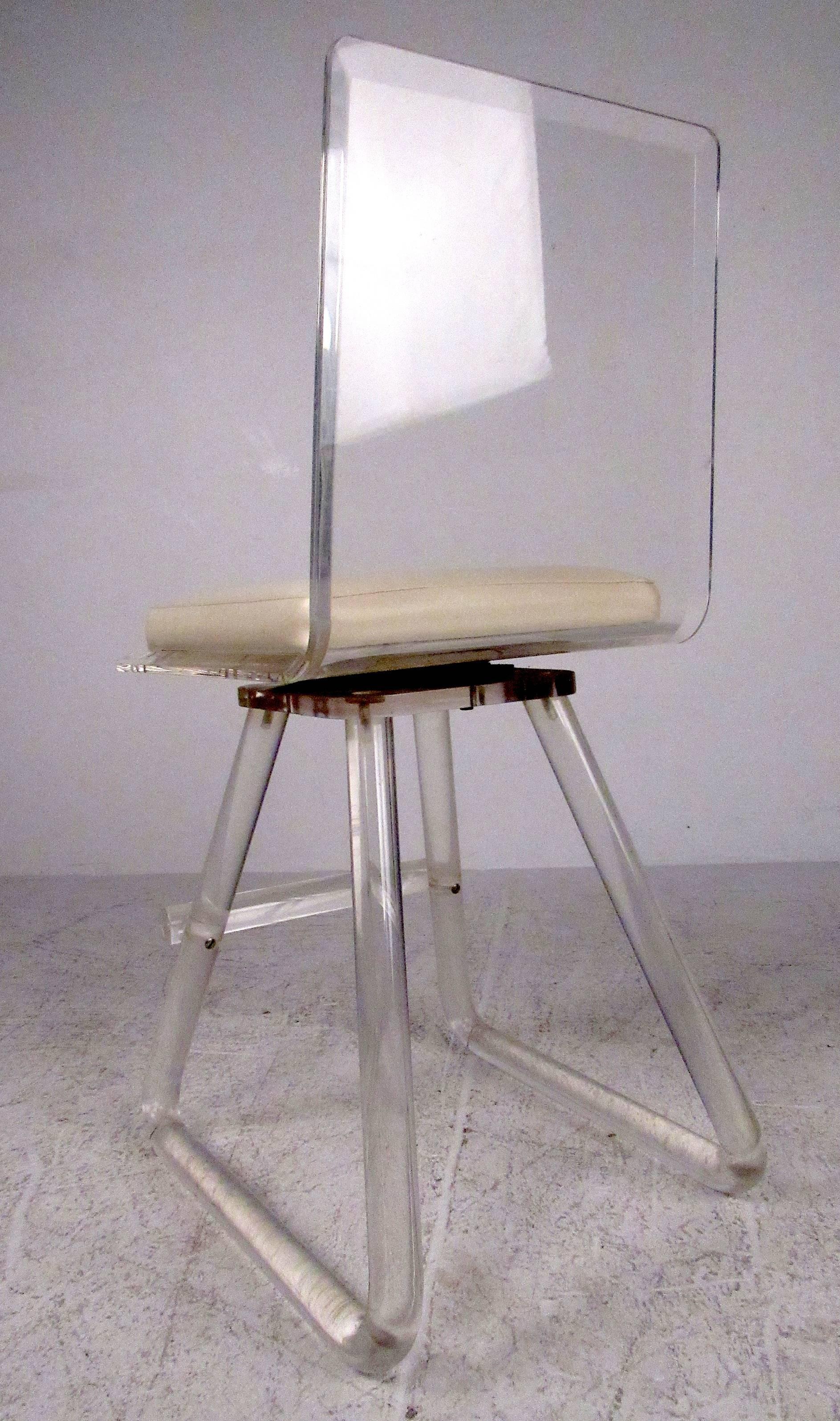 Pair of Mid-Century Modern Lucite Swivel Stools In Good Condition In Brooklyn, NY