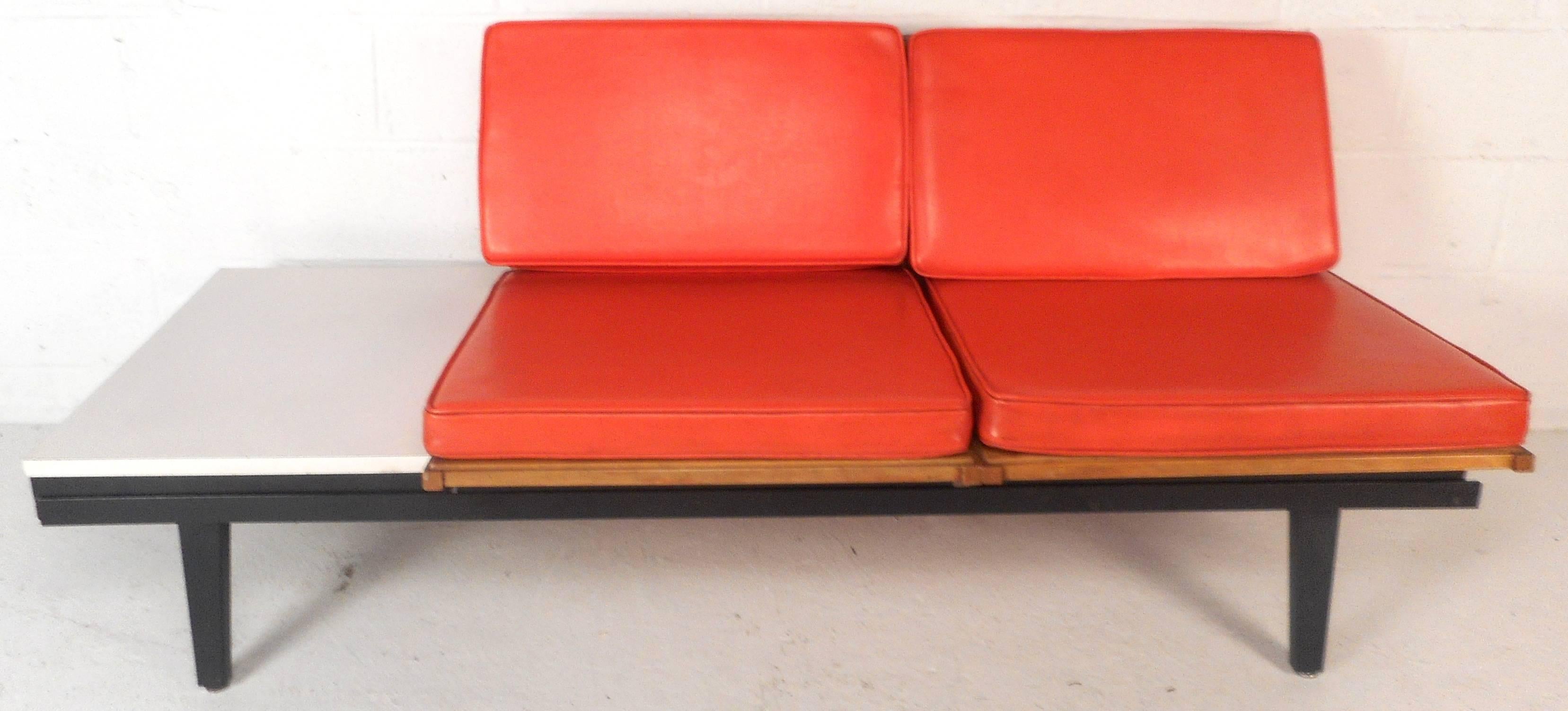 American Mid-Century Modern Lounge Chair Unit and Modular Table by Herman Miller