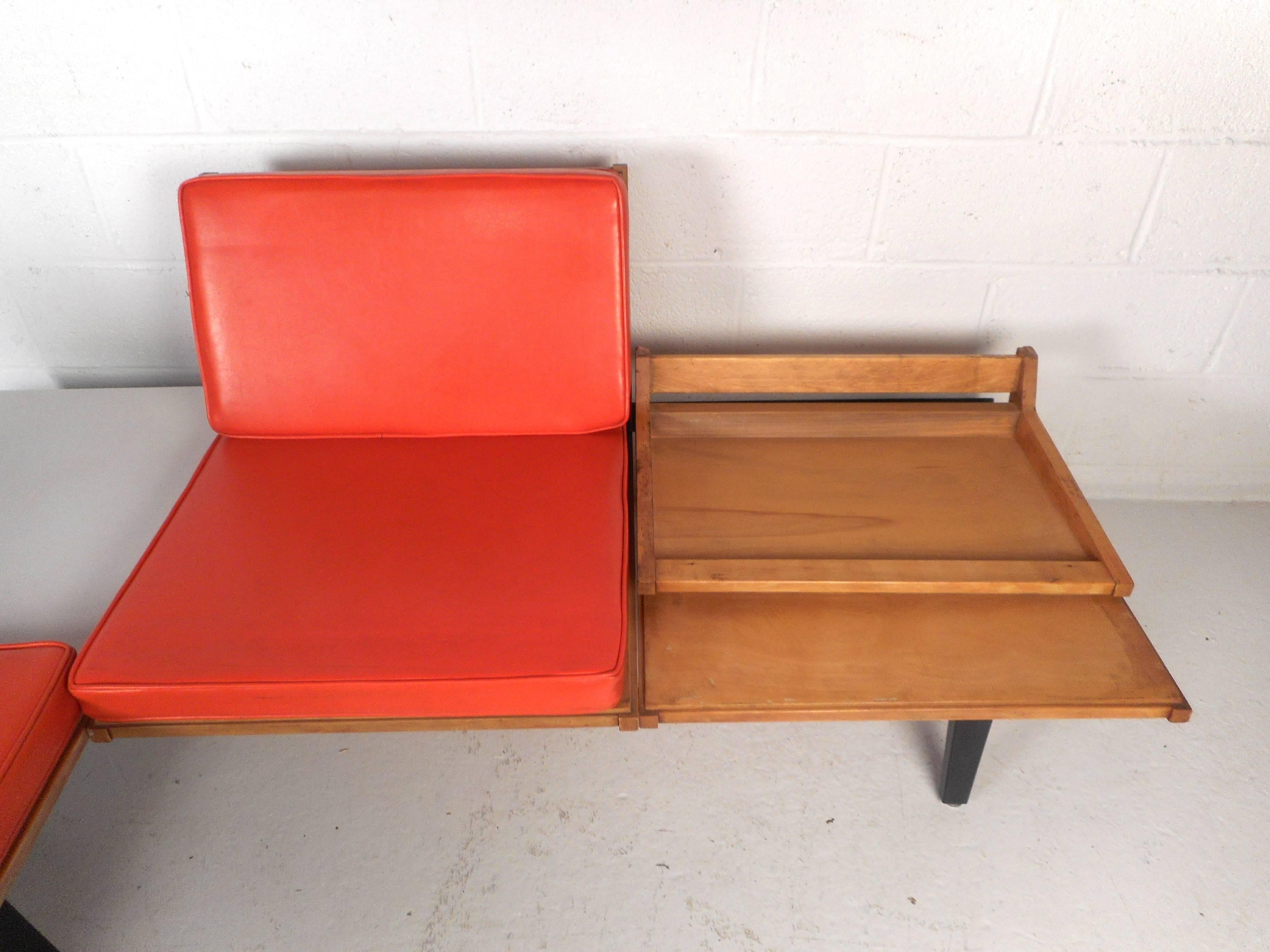 Mid-Century Modern Lounge Chair Unit and Modular Table by Herman Miller In Good Condition In Brooklyn, NY