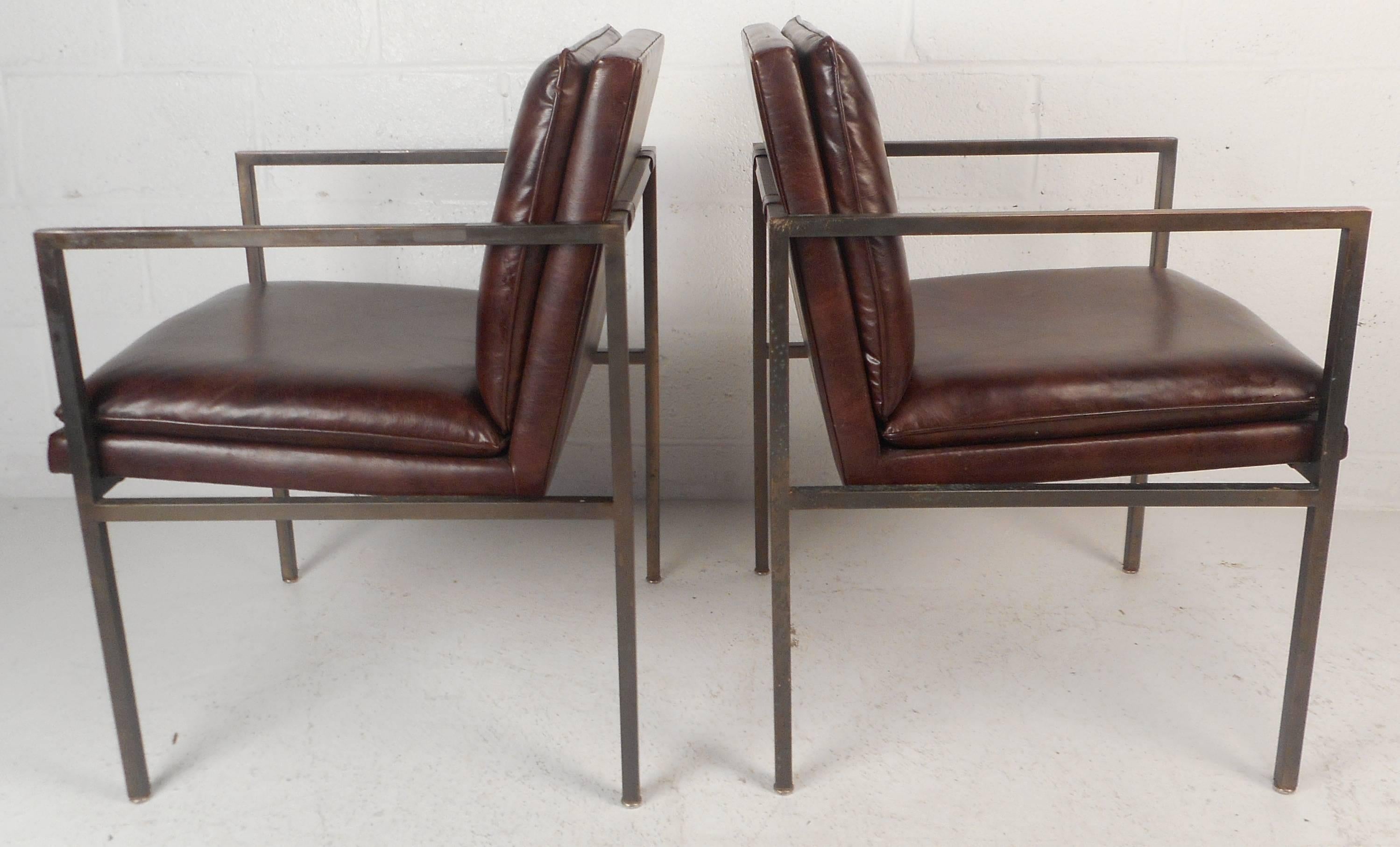 Pair of Mid-Century Modern Brass and Vinyl Armchairs by Tulip Inc In Good Condition In Brooklyn, NY