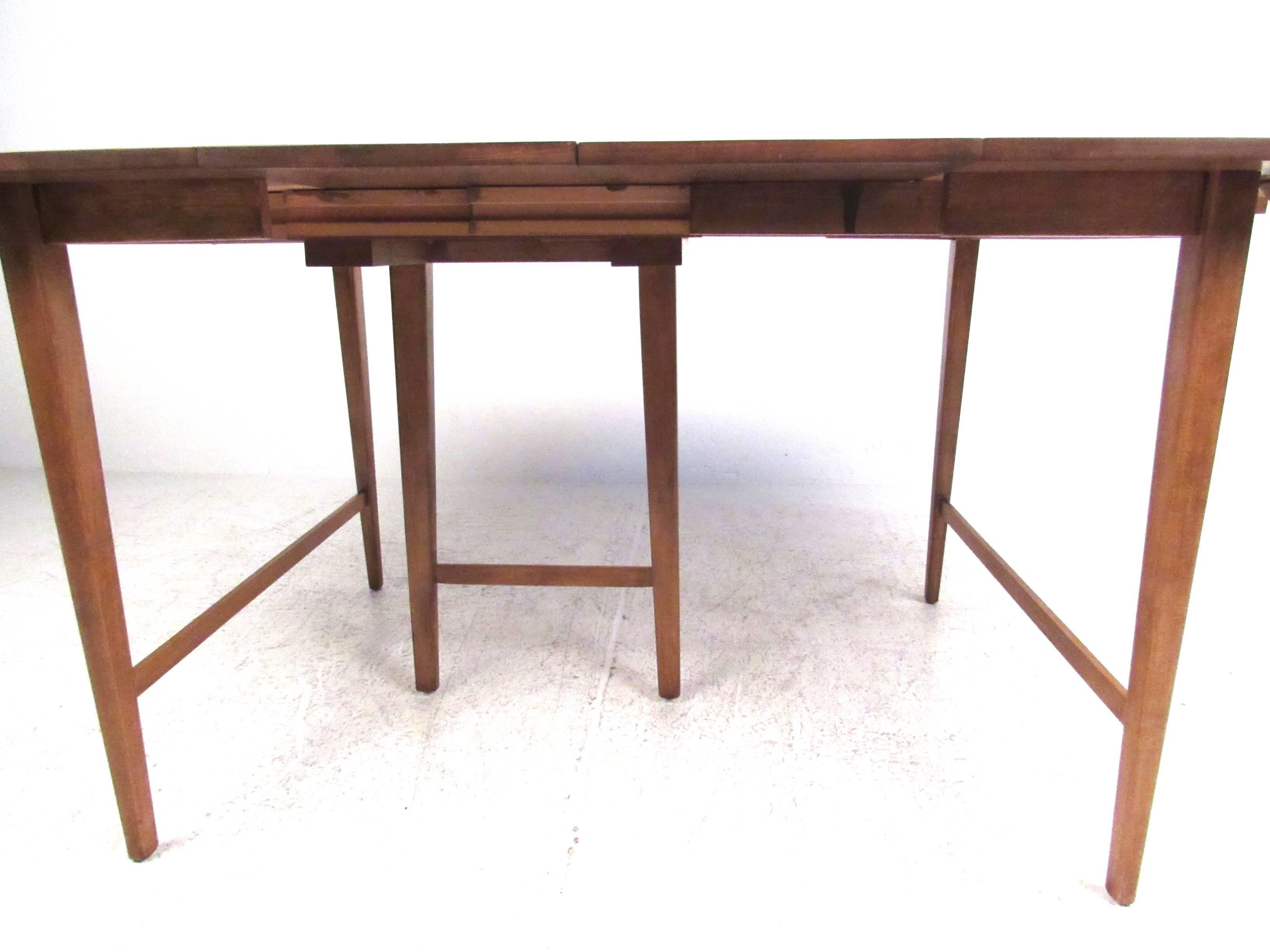 Paul McCobb Drop-Leaf Dining Table In Good Condition In Brooklyn, NY