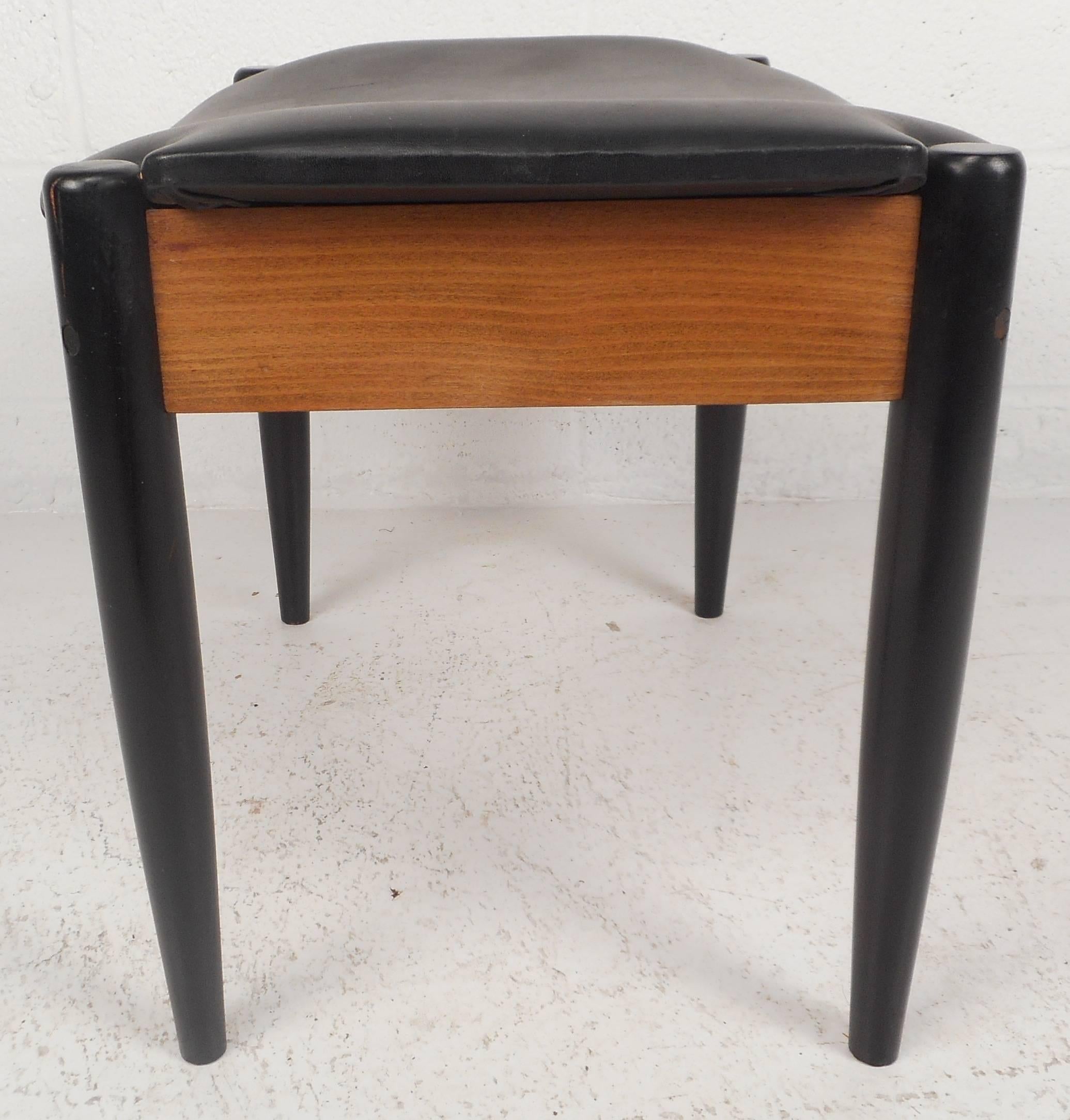 Mid-Century Modern Ottoman by John Stuart In Good Condition For Sale In Brooklyn, NY