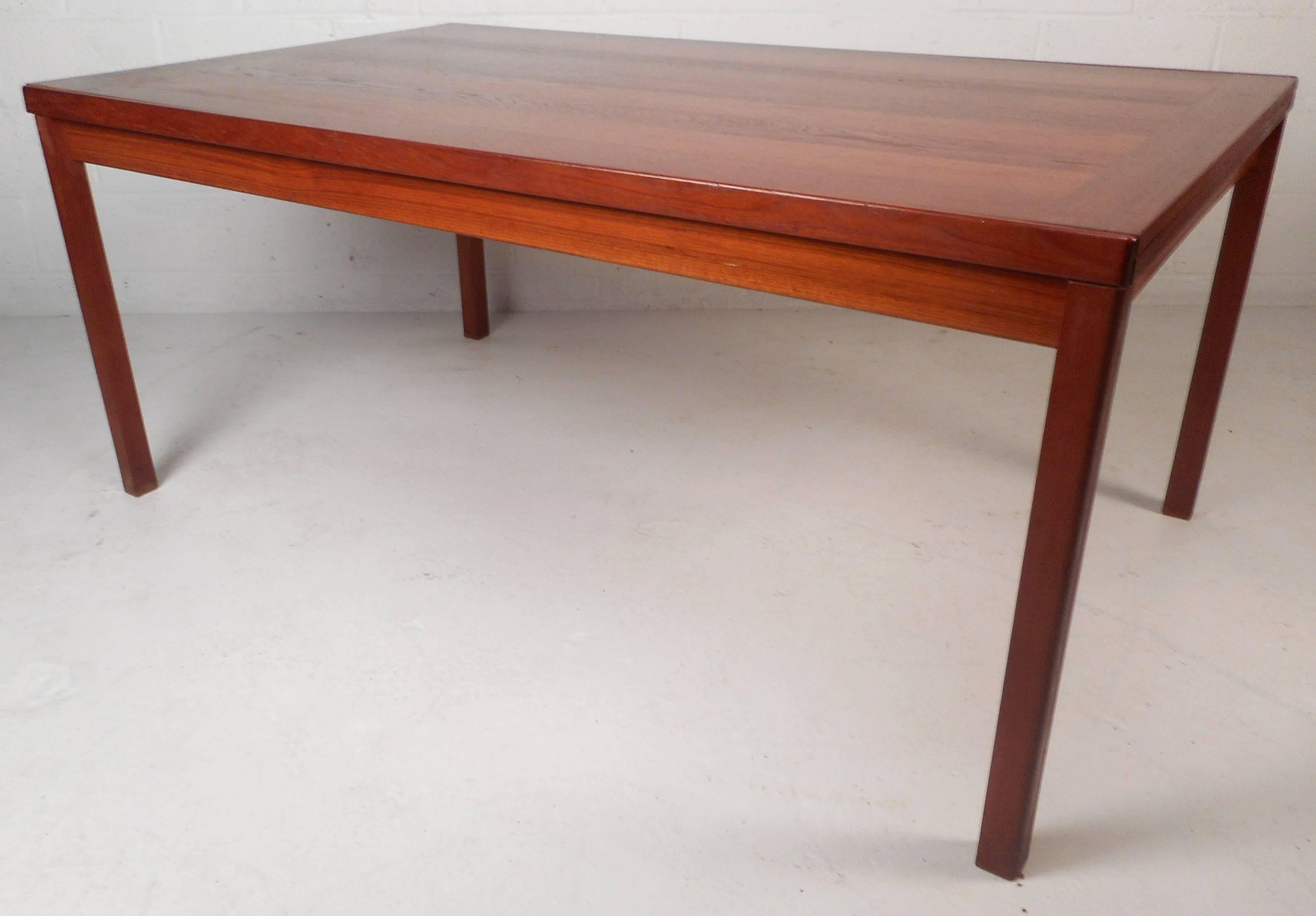 Impressive Mid-Century Modern Teak Draw-Leaf Dining Table In Good Condition In Brooklyn, NY