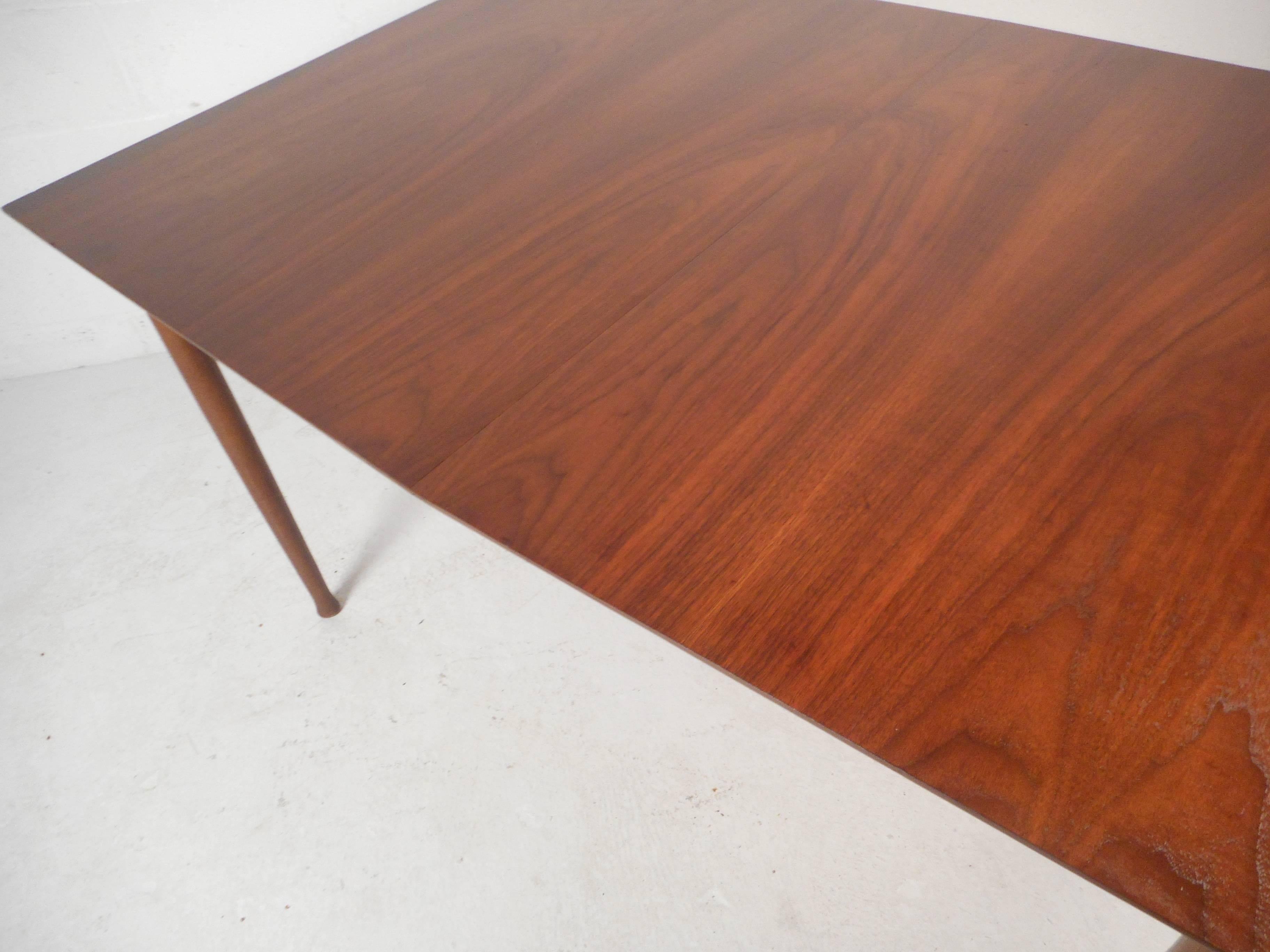 Mid-Century Modern Walnut Dining Table with Rosewood Accents In Good Condition In Brooklyn, NY