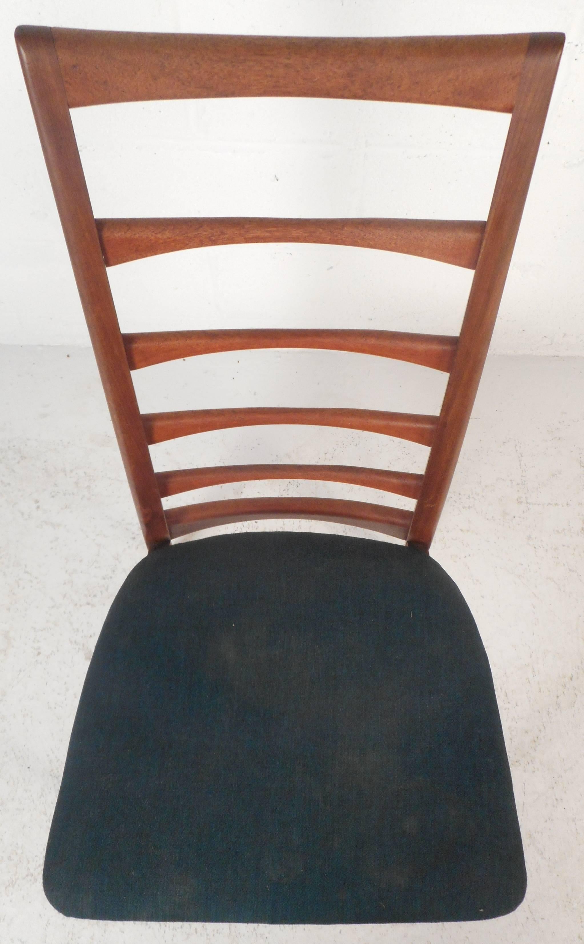 Set of Four Mid-Century Modern Ladder Back Dining Chairs by Niels Kofoed In Good Condition In Brooklyn, NY