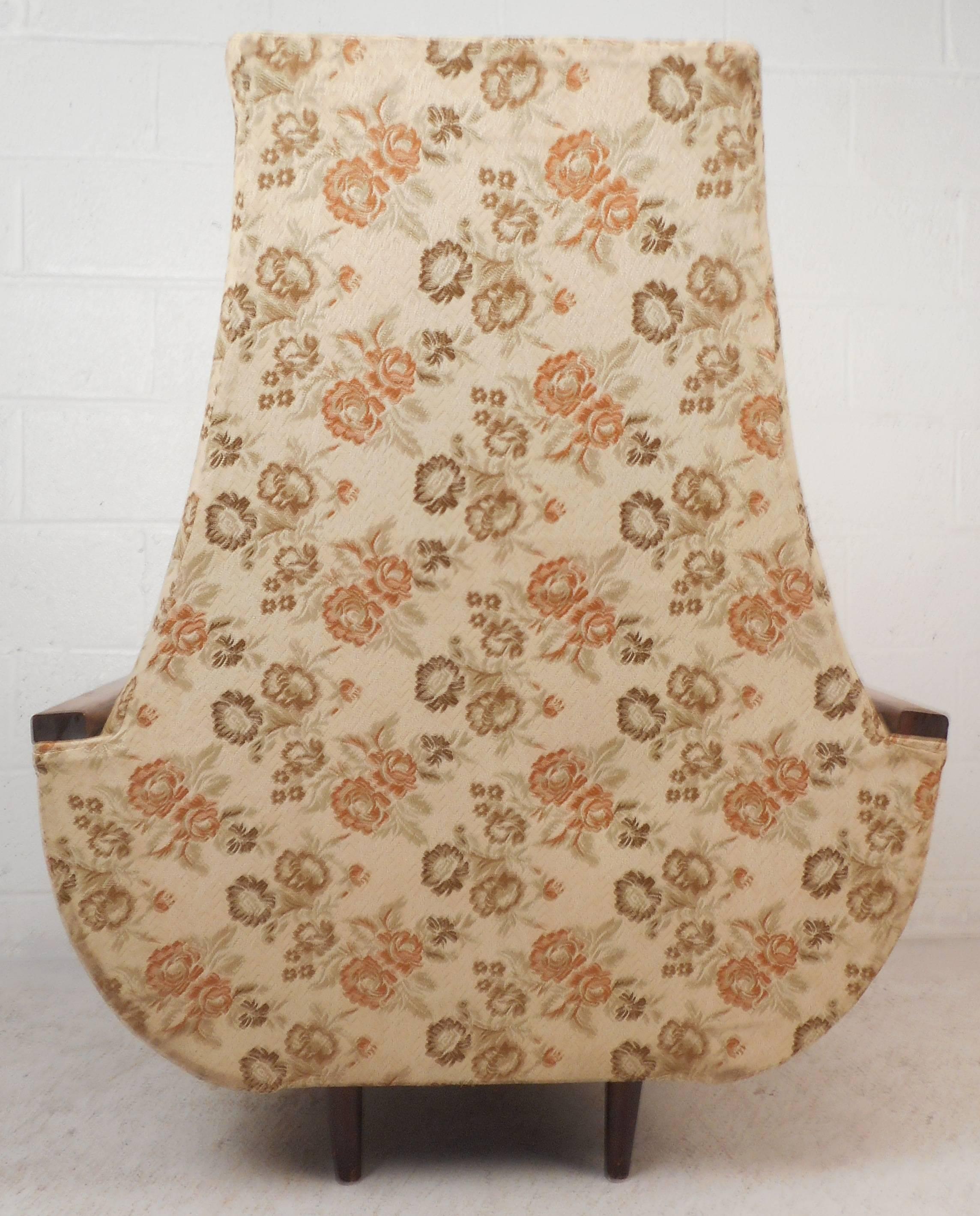 Fauteuil de salon à haut dossier, moderne du milieu du siècle dernier, dans le style de Adrian Pearsall Bon état - En vente à Brooklyn, NY