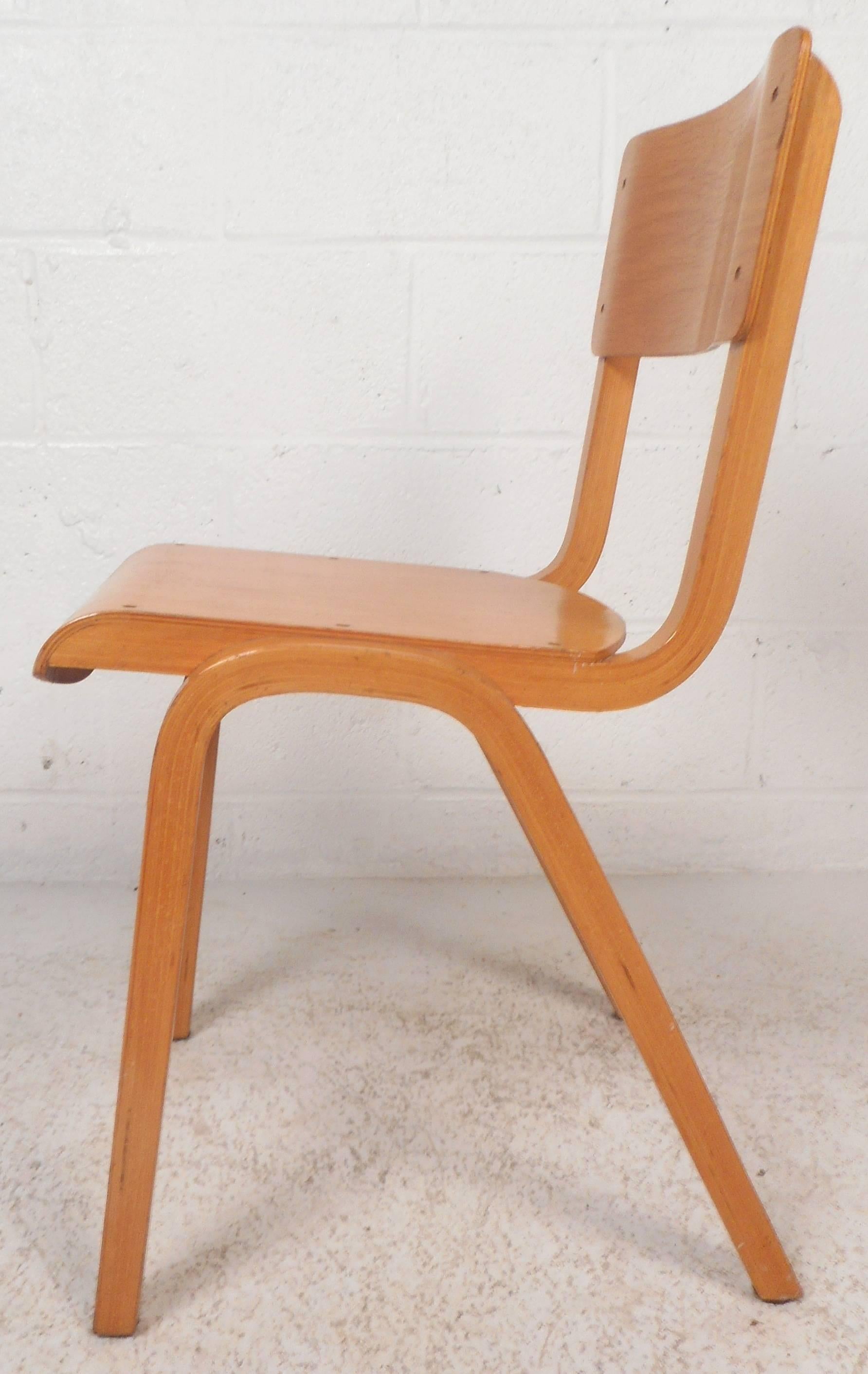Set of Four Mid-Century Modern Maple Stacking Chairs In Good Condition In Brooklyn, NY