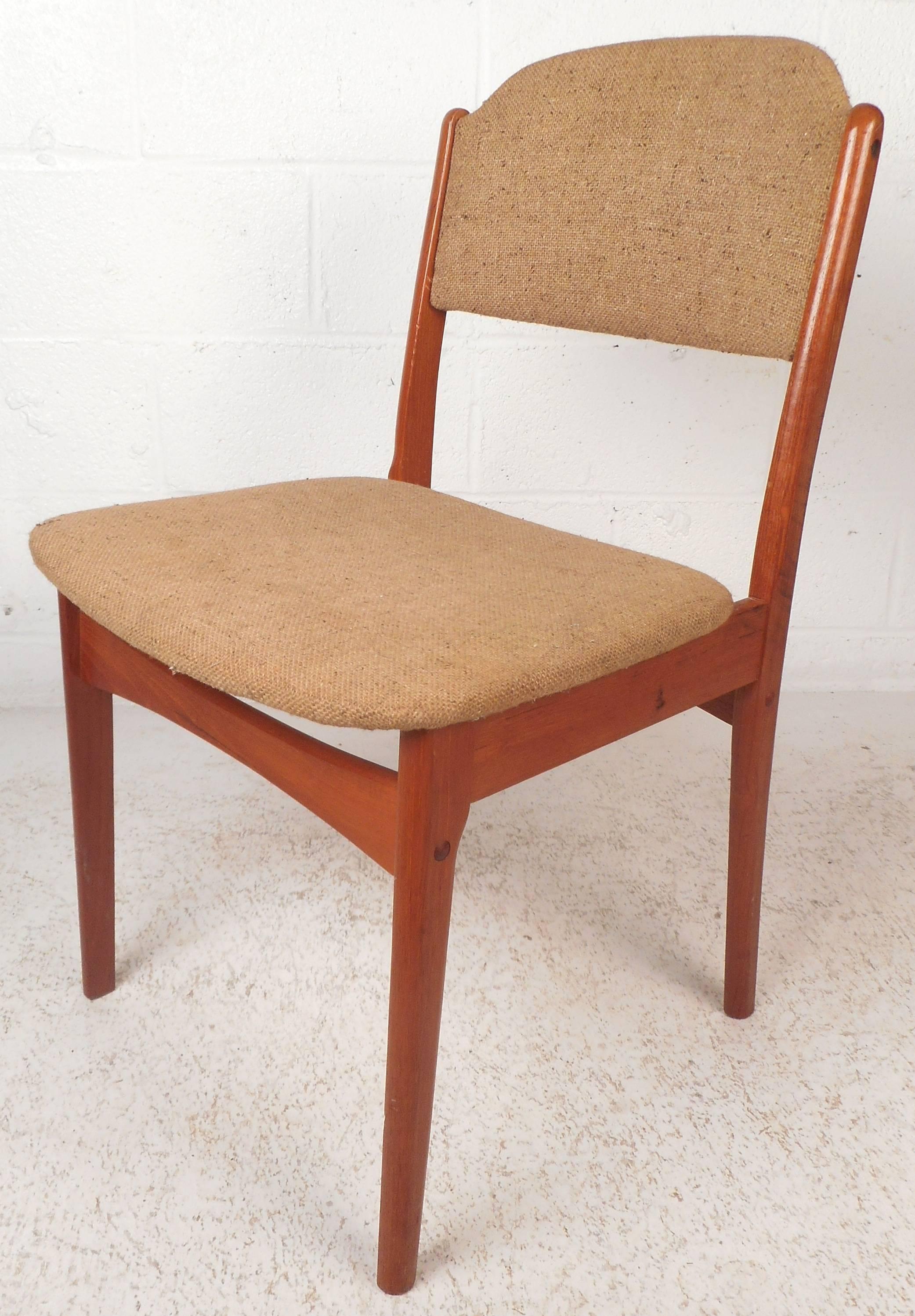 Set of Six Mid-Century Modern Danish Teak Dining Chairs In Good Condition In Brooklyn, NY