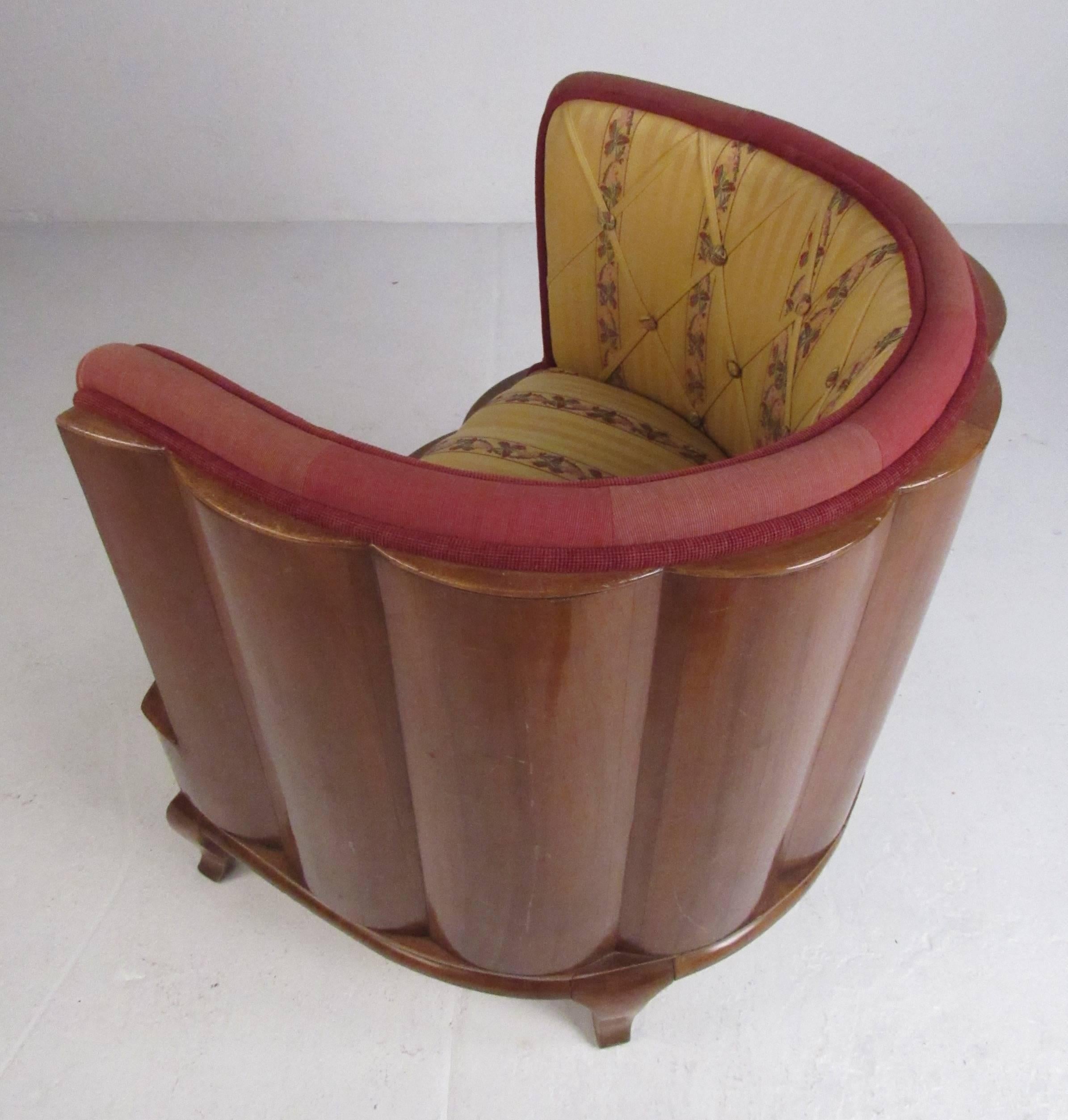 20ième siècle Paire de chaises d'appoint italiennes vintage à dossier baril en vente