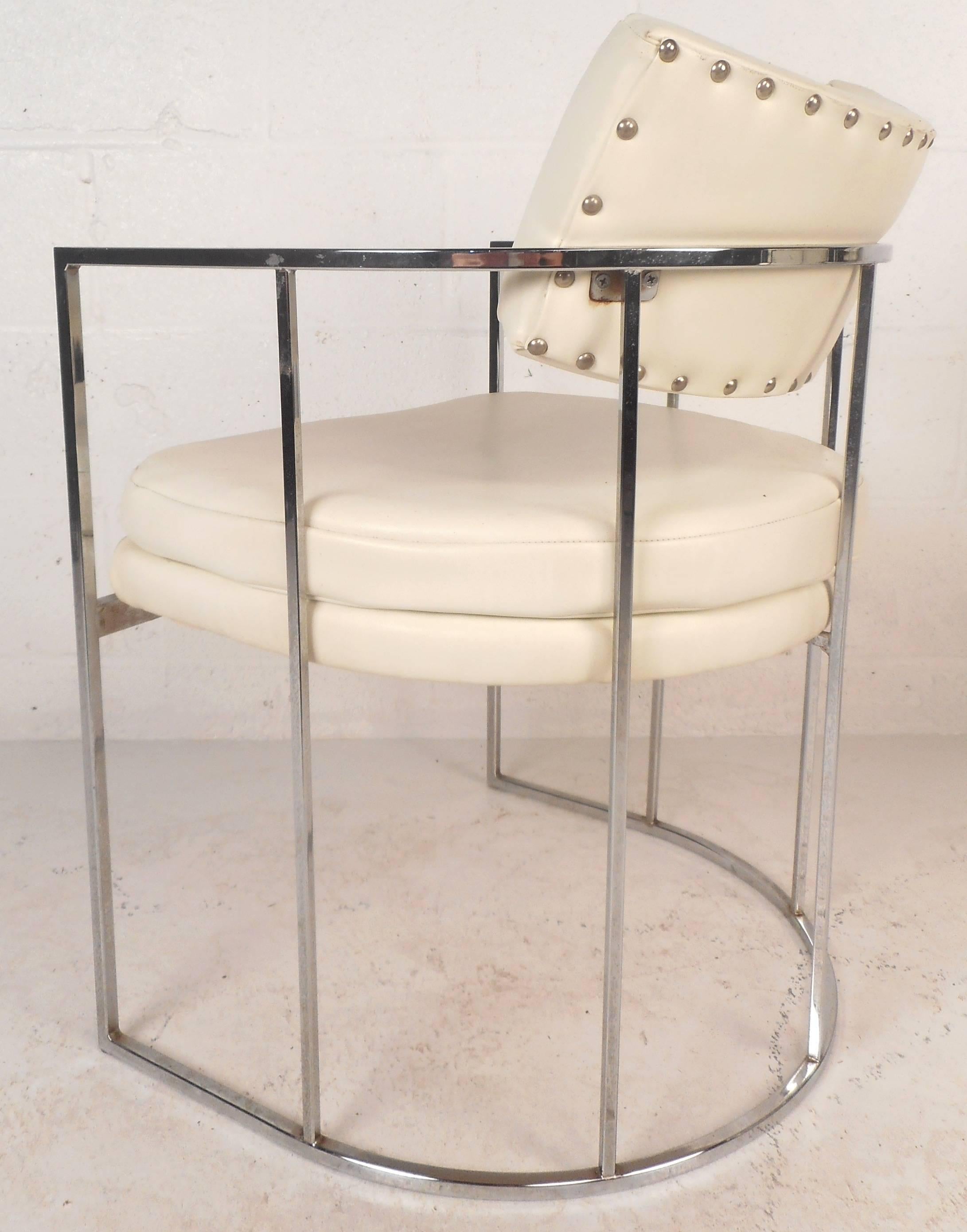 Late 20th Century Set of Mid-Century Modern Dining Chairs in the Style of Milo Baughman