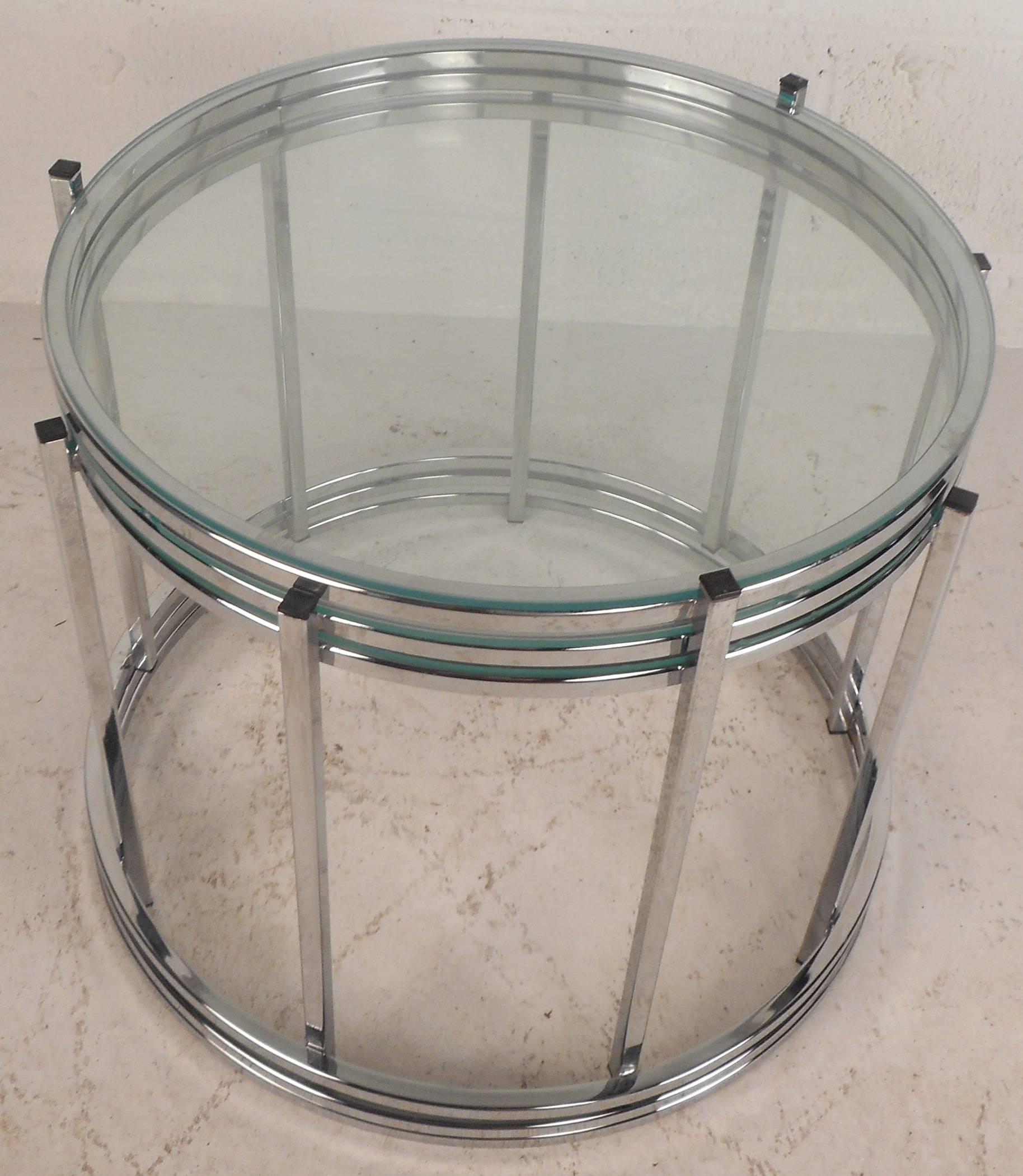 Mid-Century Modern Milo Baughman Style Nesting Tables In Good Condition For Sale In Brooklyn, NY