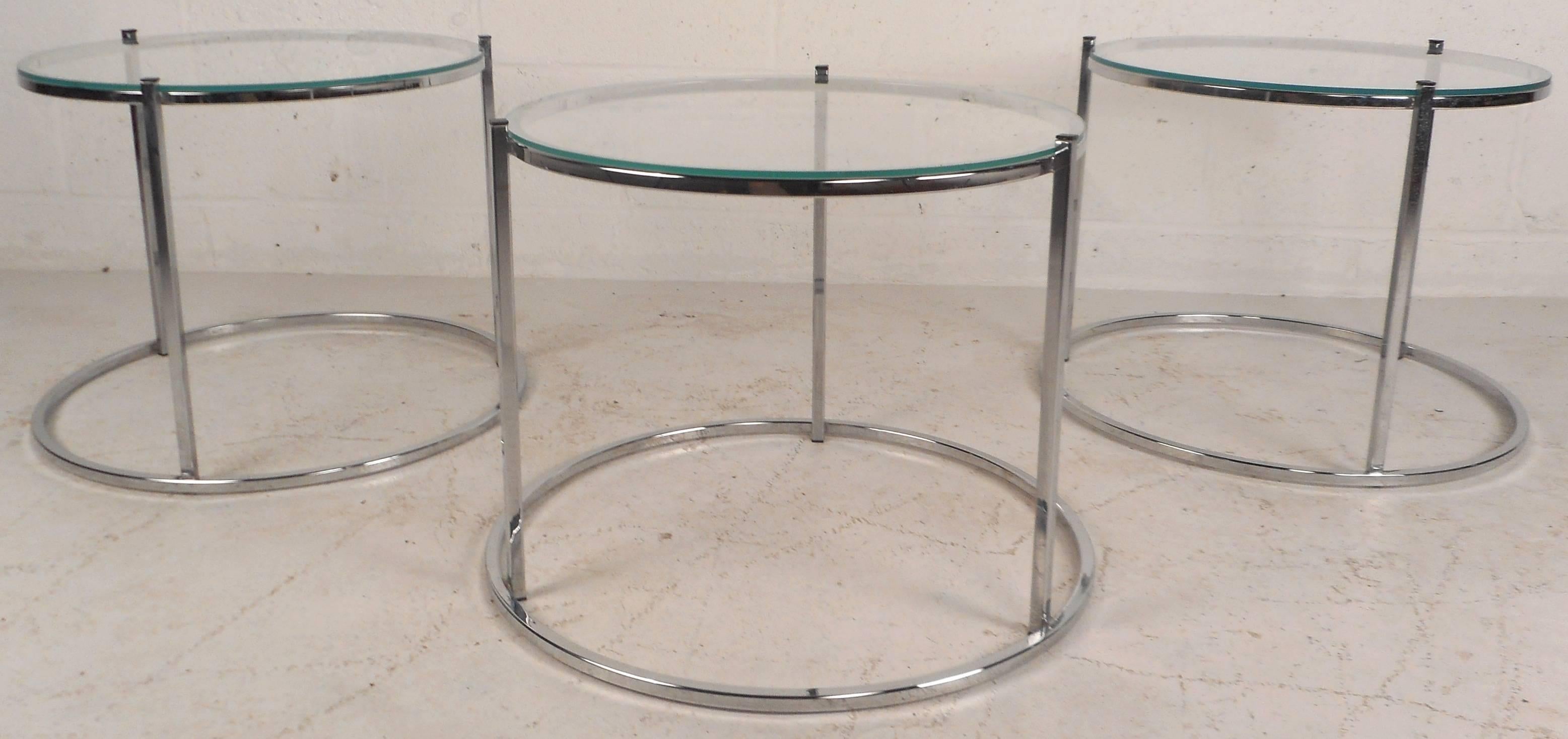 Late 20th Century Mid-Century Modern Milo Baughman Style Nesting Tables For Sale