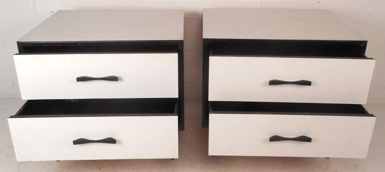 Mid-Century Modern White Laminate Nightstands For Sale 1