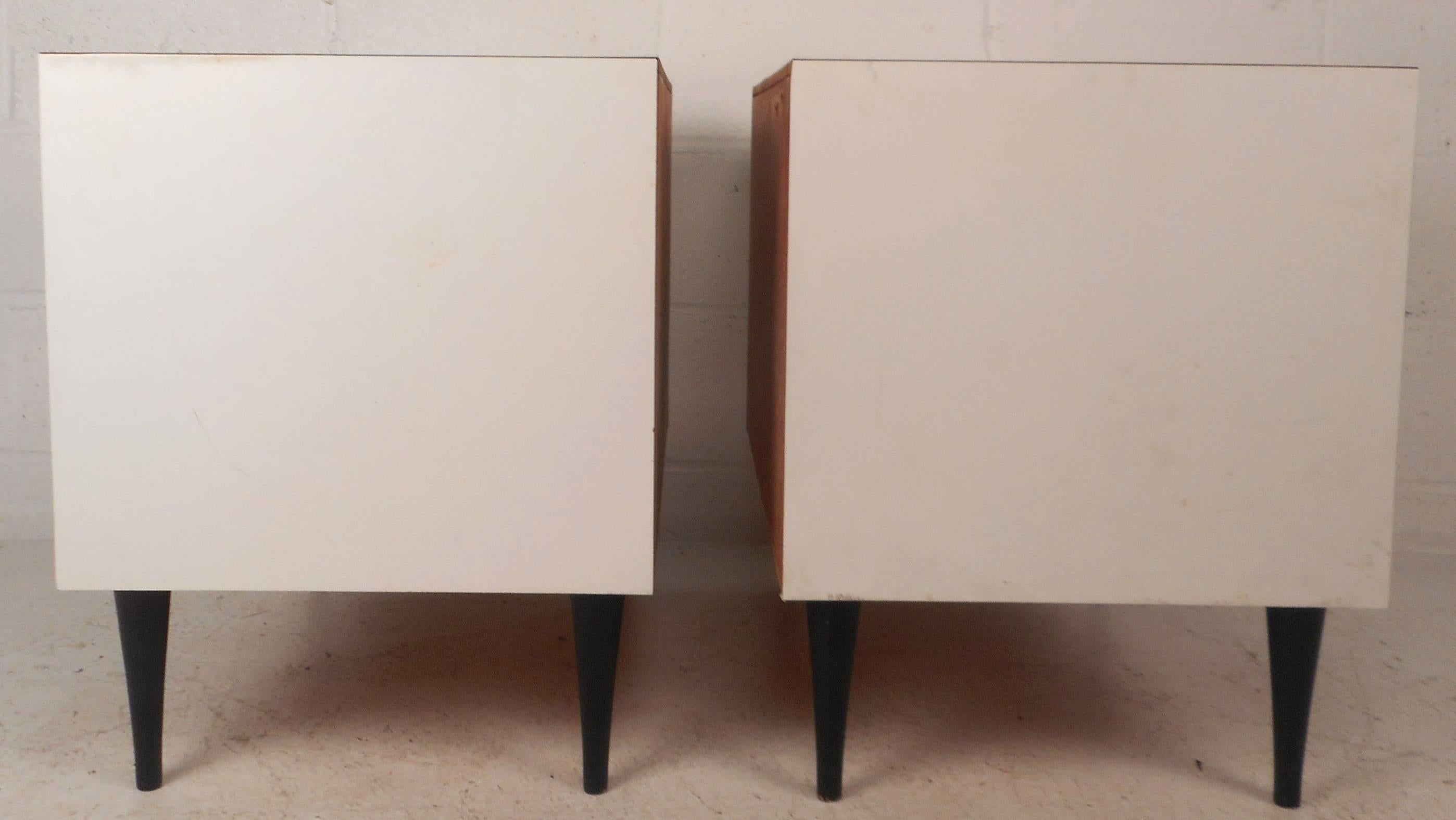 Mid-Century Modern White Laminate Nightstands In Good Condition In Brooklyn, NY